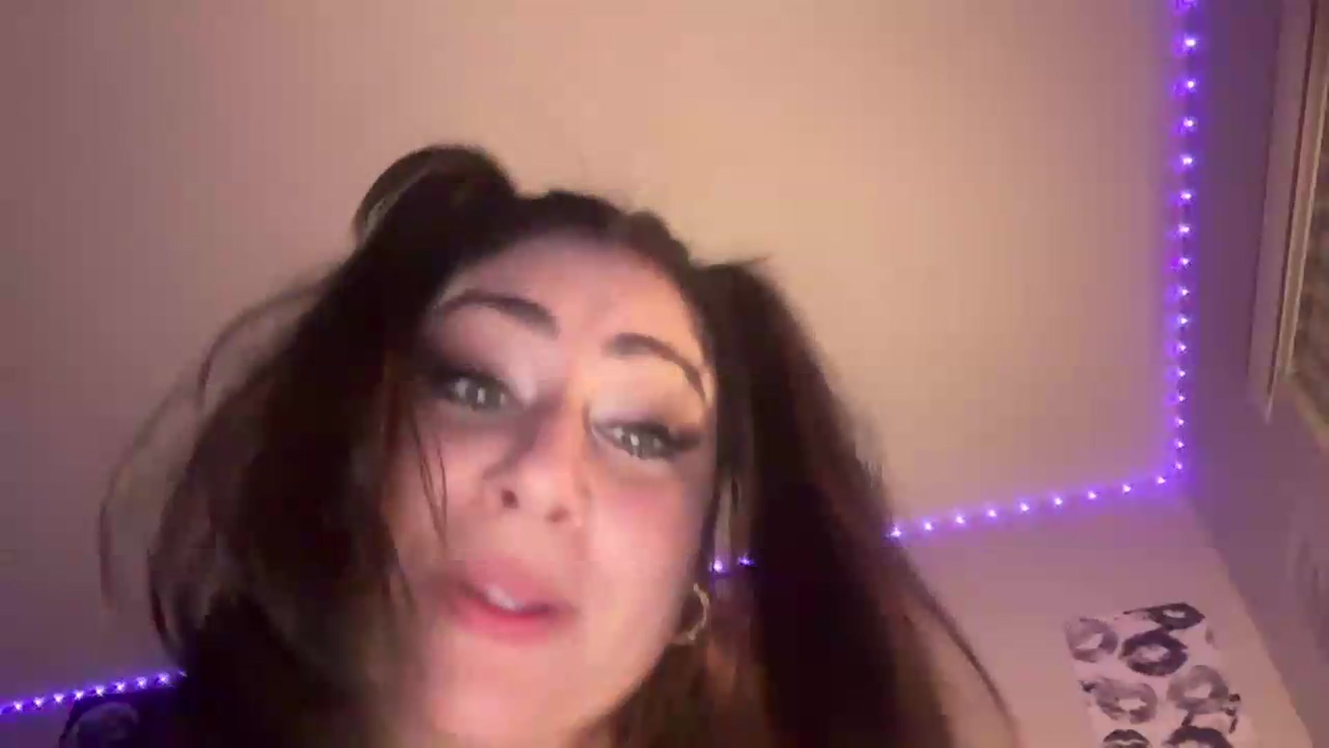 Gallery image thumbnail from lolalovezzxo's myfreecams stream on, 05/22/2026, 06:51 image 4 of 20
