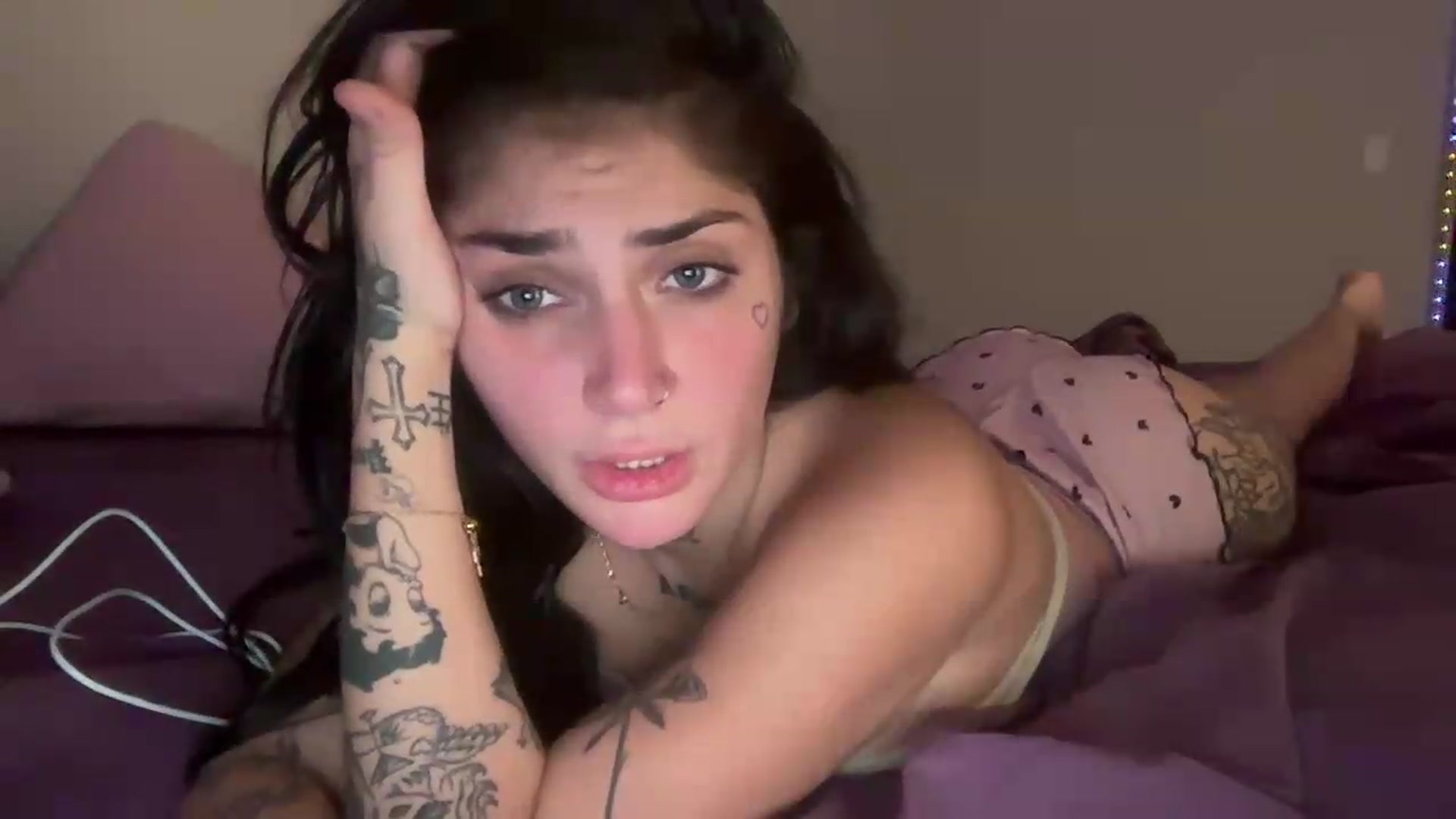 Gallery image thumbnail from lolalovezzxo's myfreecams stream on, 08/06/2026, 07:55 image 4 of 20