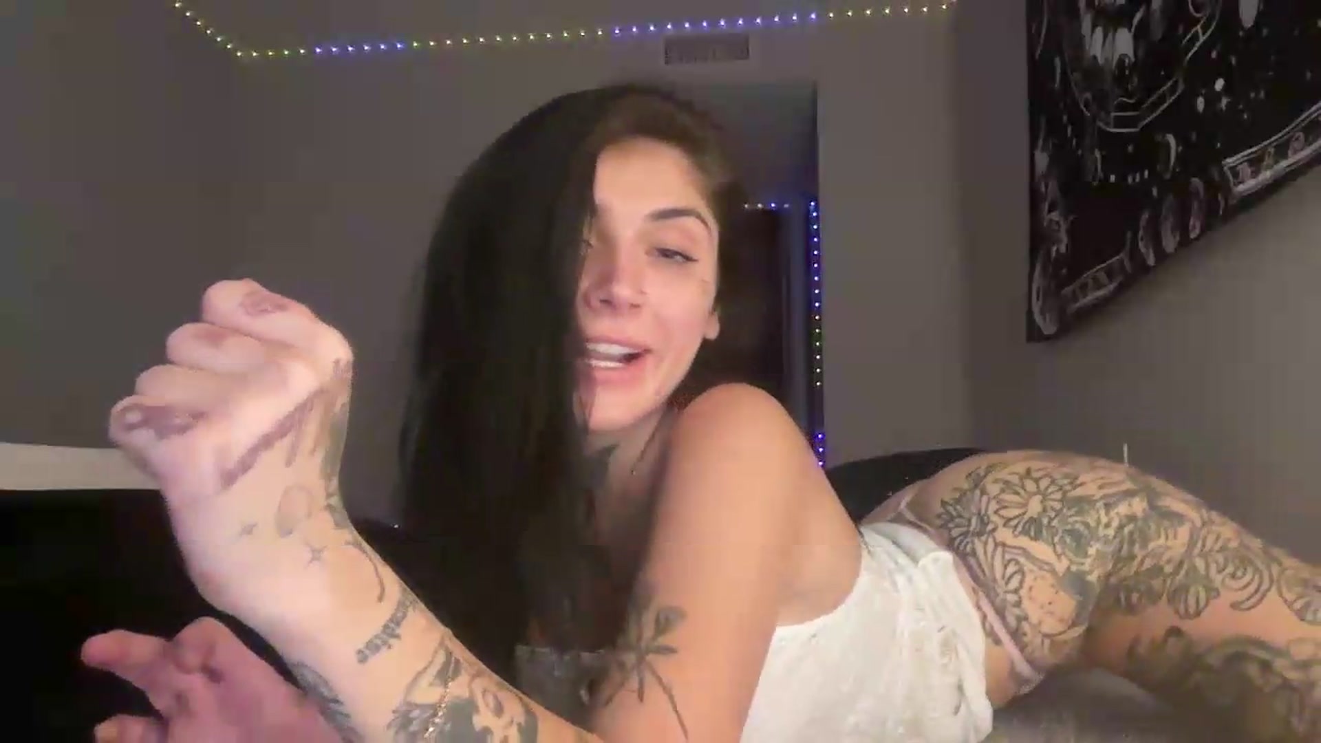 Gallery image thumbnail from lolalovezzxo's myfreecams stream on, 08/20/2026, 02:11 image 14 of 20