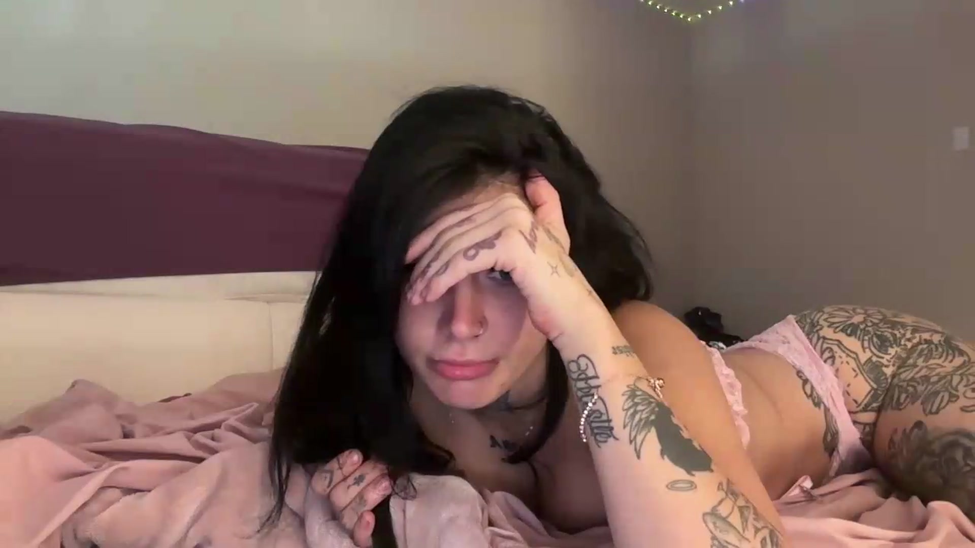 Gallery image thumbnail from lolalovezzxo's myfreecams stream on, 08/28/2026, 18:36 image 13 of 20