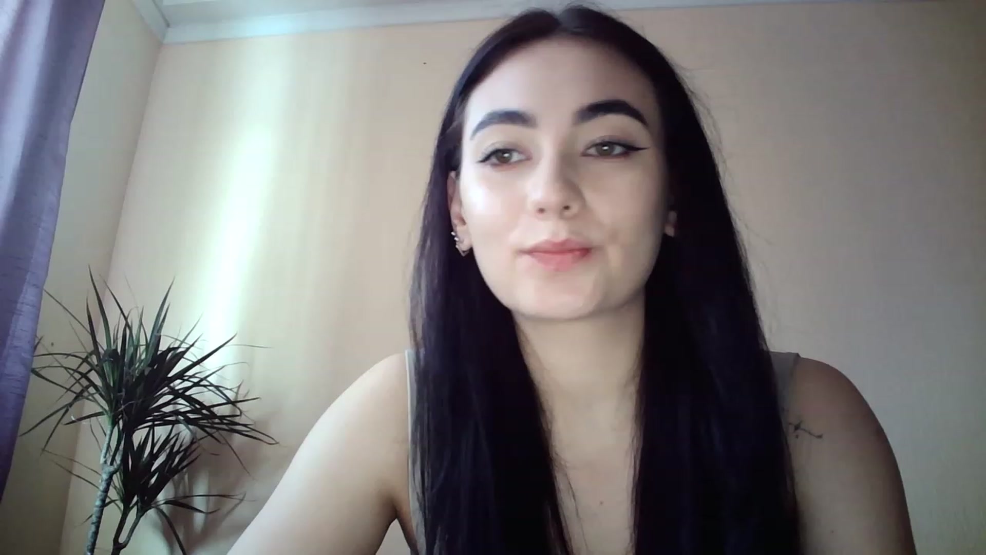 Gallery image thumbnail from lolly_hollyy's myfreecams stream on, 12/02/2022, 09:39 image 10 of 20
