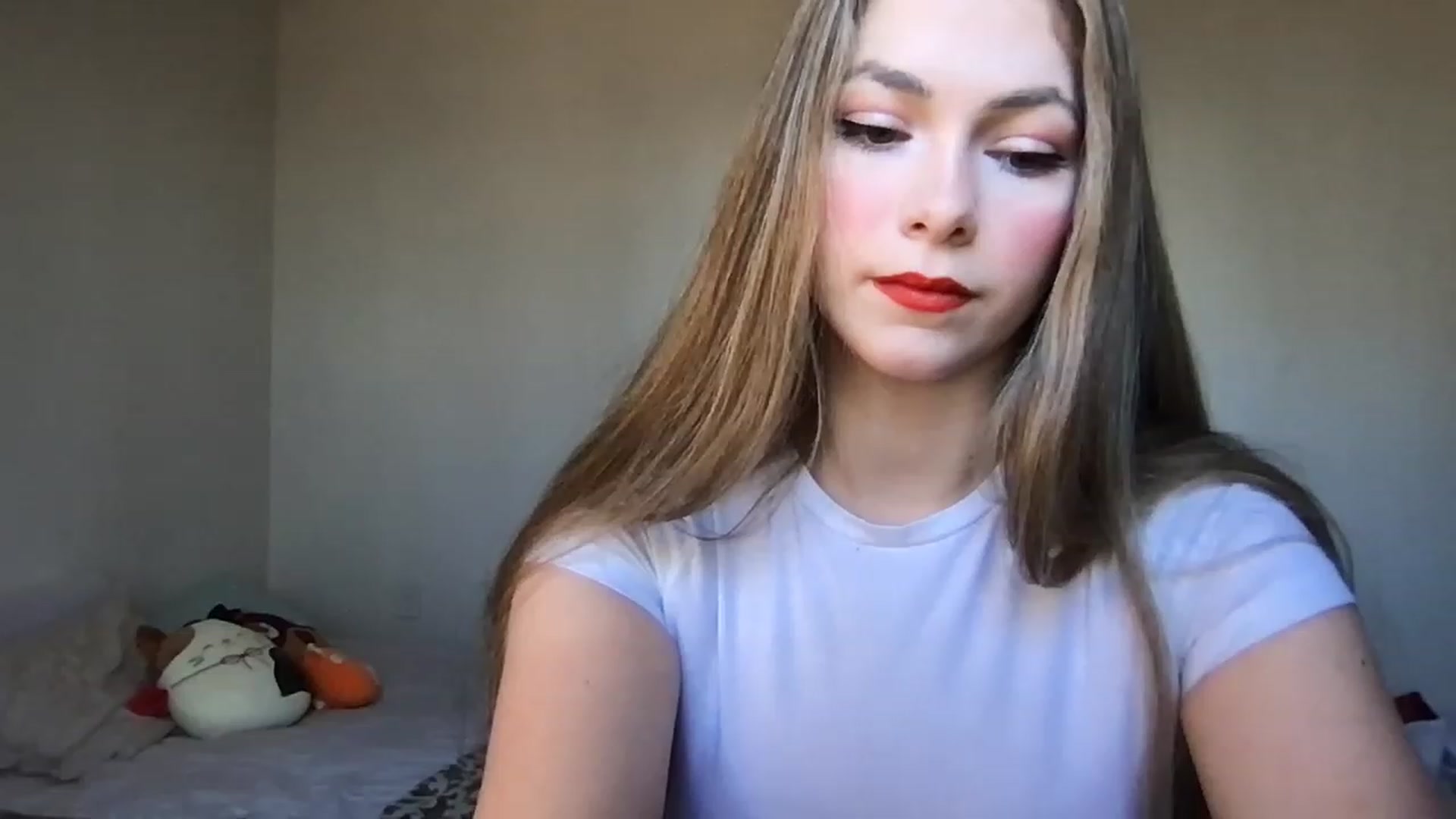 Gallery image thumbnail from lolypopbubble's myfreecams stream on, 11/21/2022, 16:29 image 18 of 20