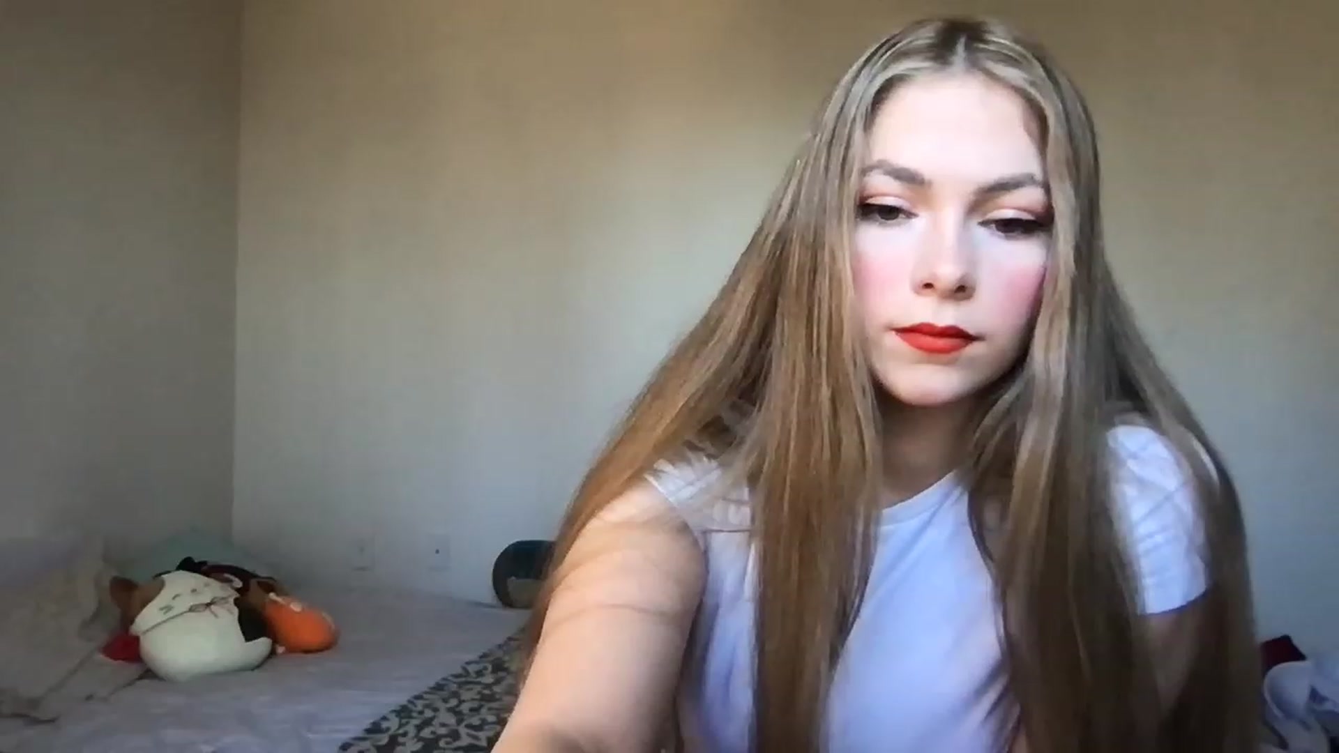 Gallery image thumbnail from lolypopbubble's myfreecams stream on, 11/21/2022, 16:46 image 2 of 20