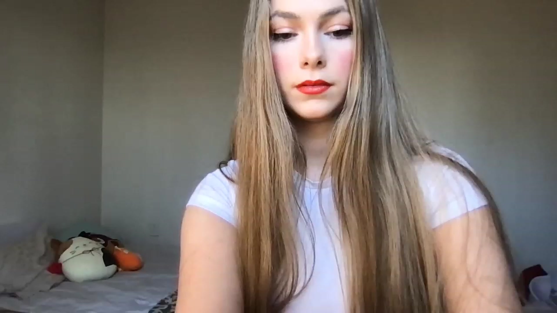 Gallery image thumbnail from lolypopbubble's myfreecams stream on, 11/21/2022, 19:36 image 10 of 20