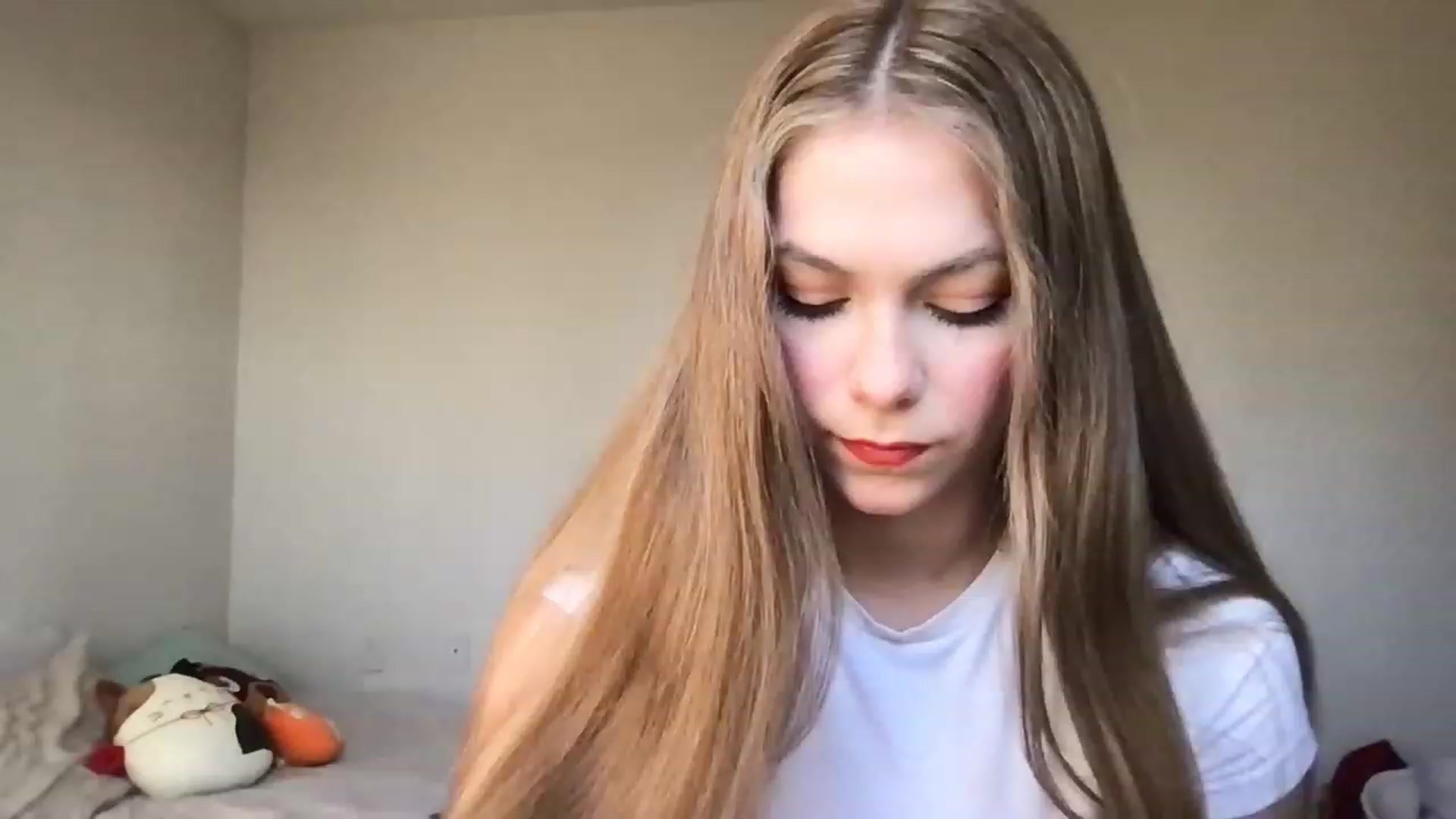 Gallery image thumbnail from lolypopbubble's myfreecams stream on, 11/21/2022, 21:04 image 9 of 20