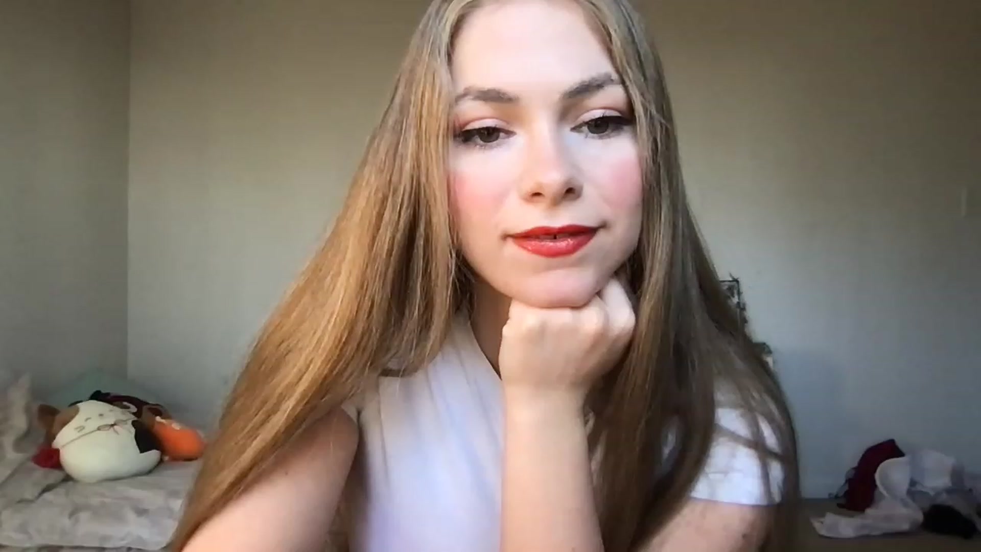 Gallery image thumbnail from lolypopbubble's myfreecams stream on, 11/21/2022, 21:04 image 3 of 20