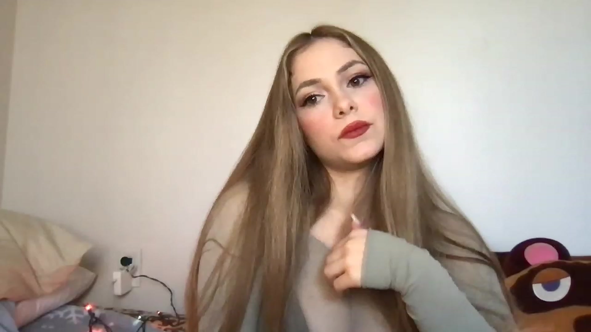 Gallery image thumbnail from lolypopbubble's myfreecams stream on, 12/05/2022, 17:03 image 17 of 20