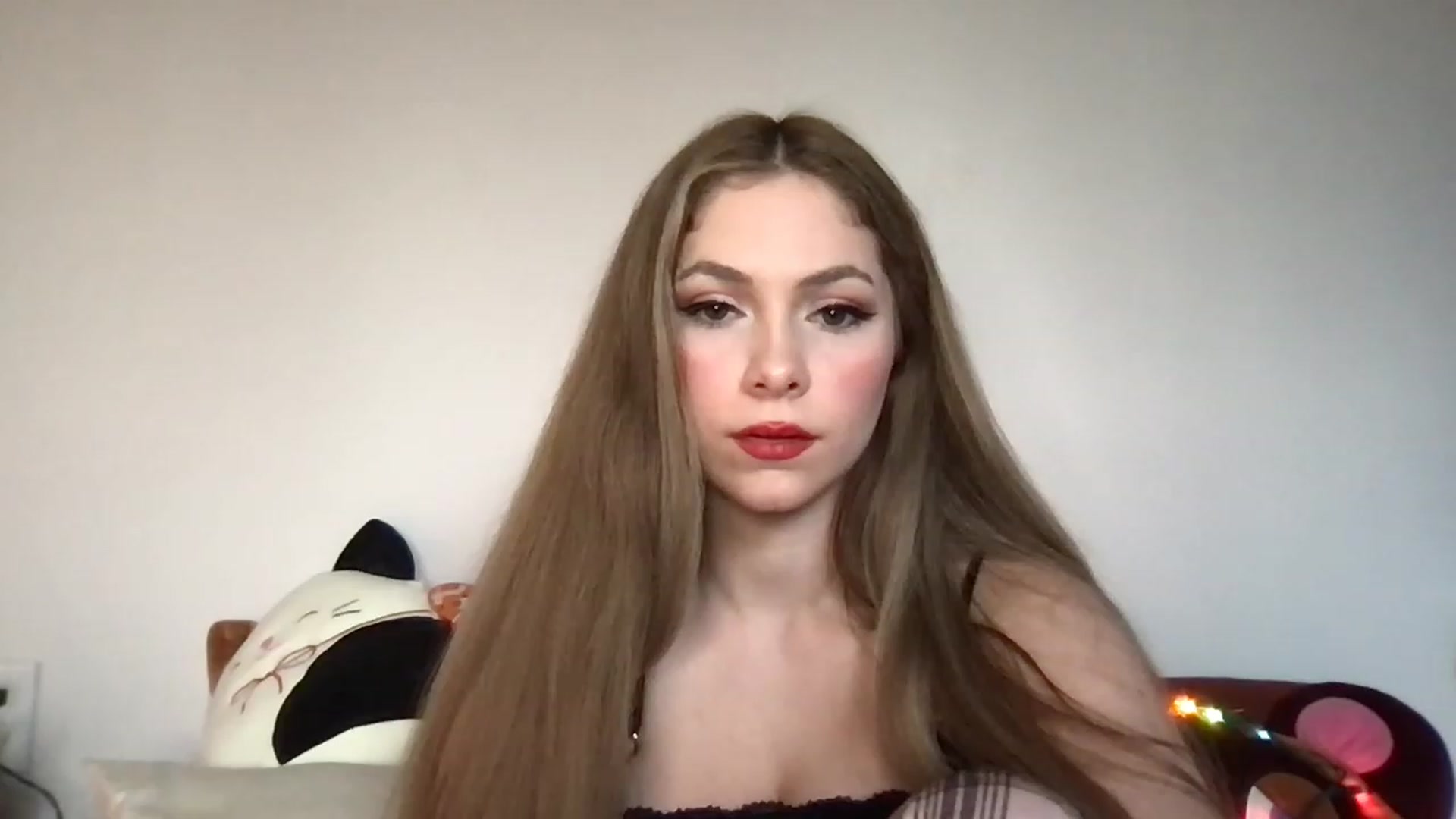 Gallery image thumbnail from lolypopbubble's myfreecams stream on, 12/05/2022, 21:28 image 10 of 20