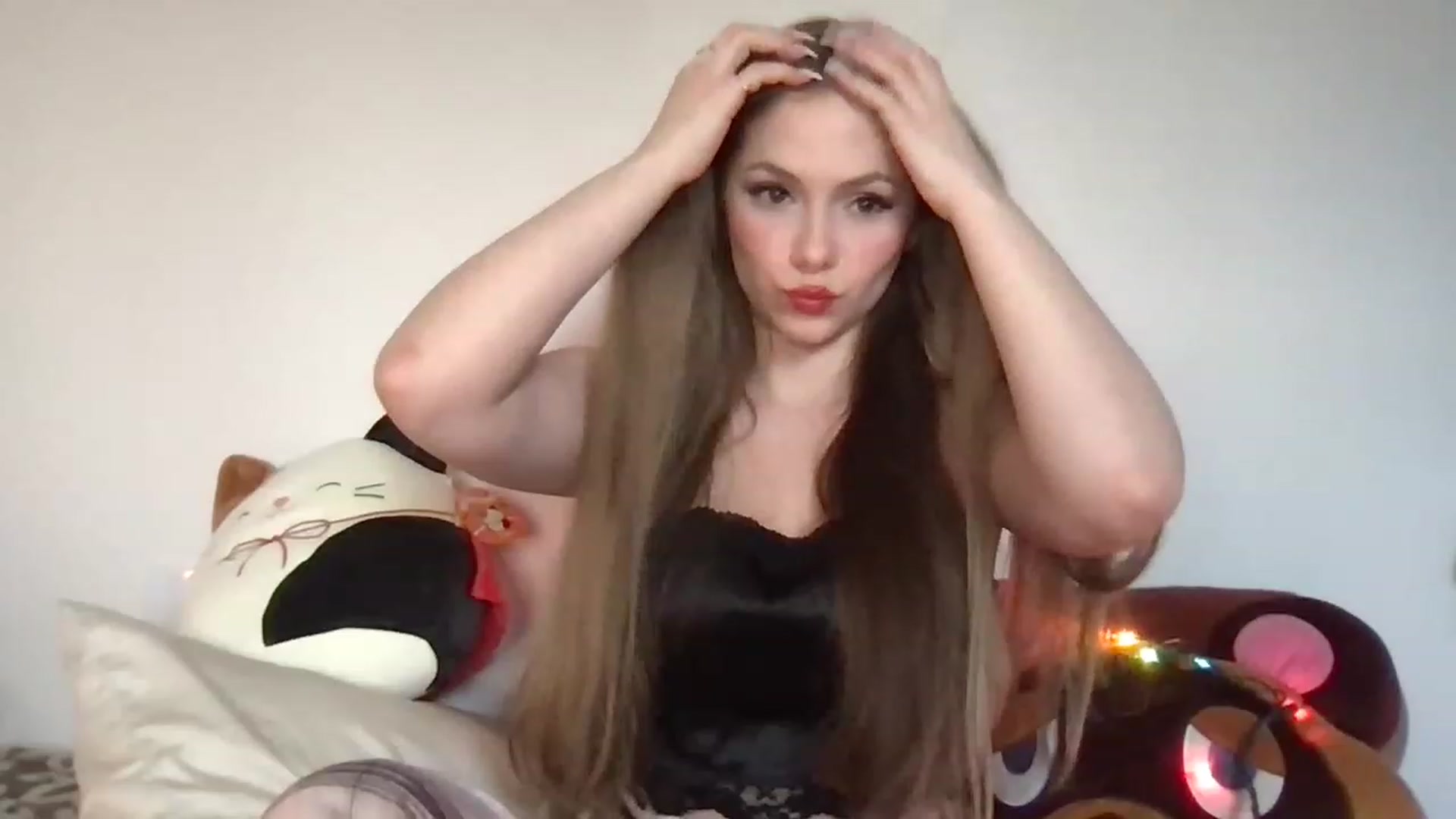 Gallery image thumbnail from lolypopbubble's myfreecams stream on, 12/05/2022, 21:28 image 5 of 20