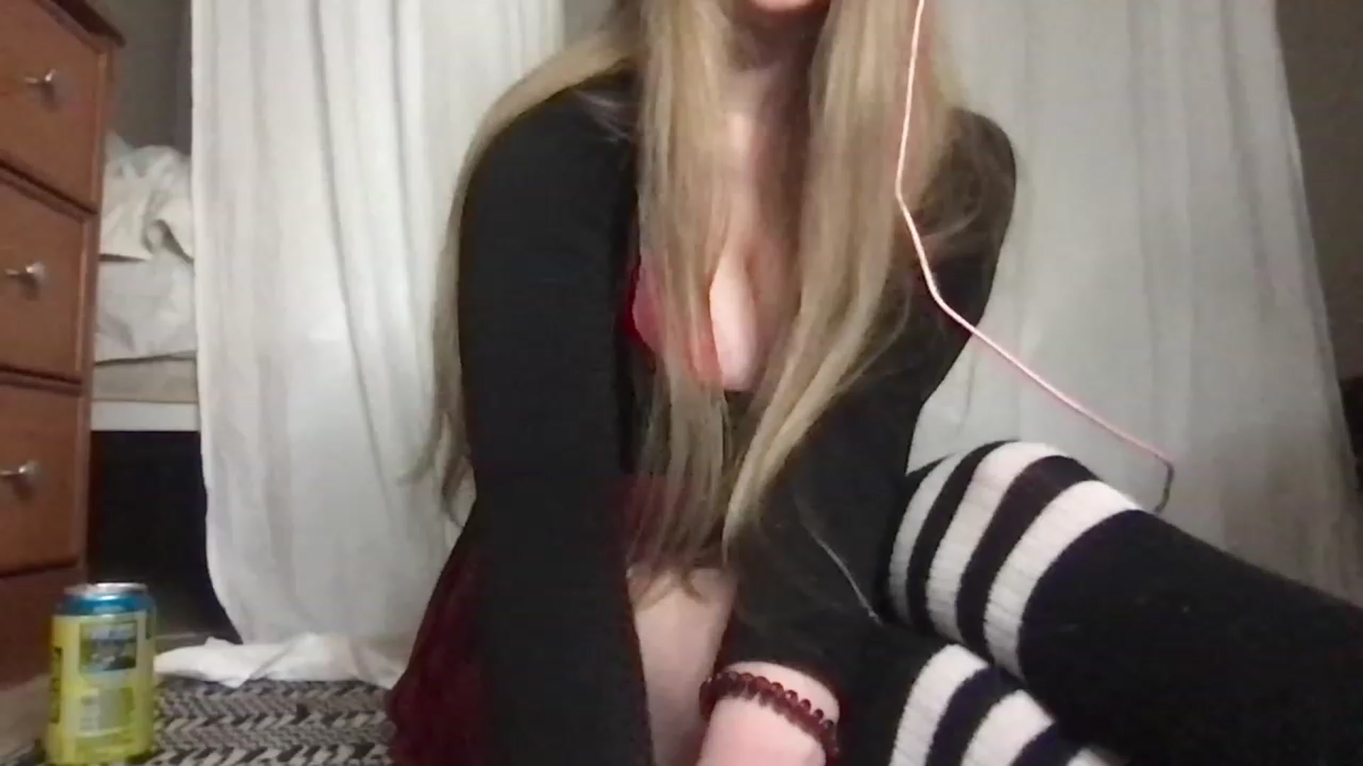 Gallery image thumbnail from lolypopbubble's myfreecams stream on, 01/14/2023, 04:16 image 6 of 20