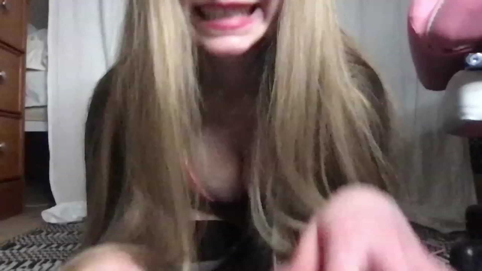 Gallery image thumbnail from lolypopbubble's myfreecams stream on, 01/14/2023, 04:16 image 19 of 20