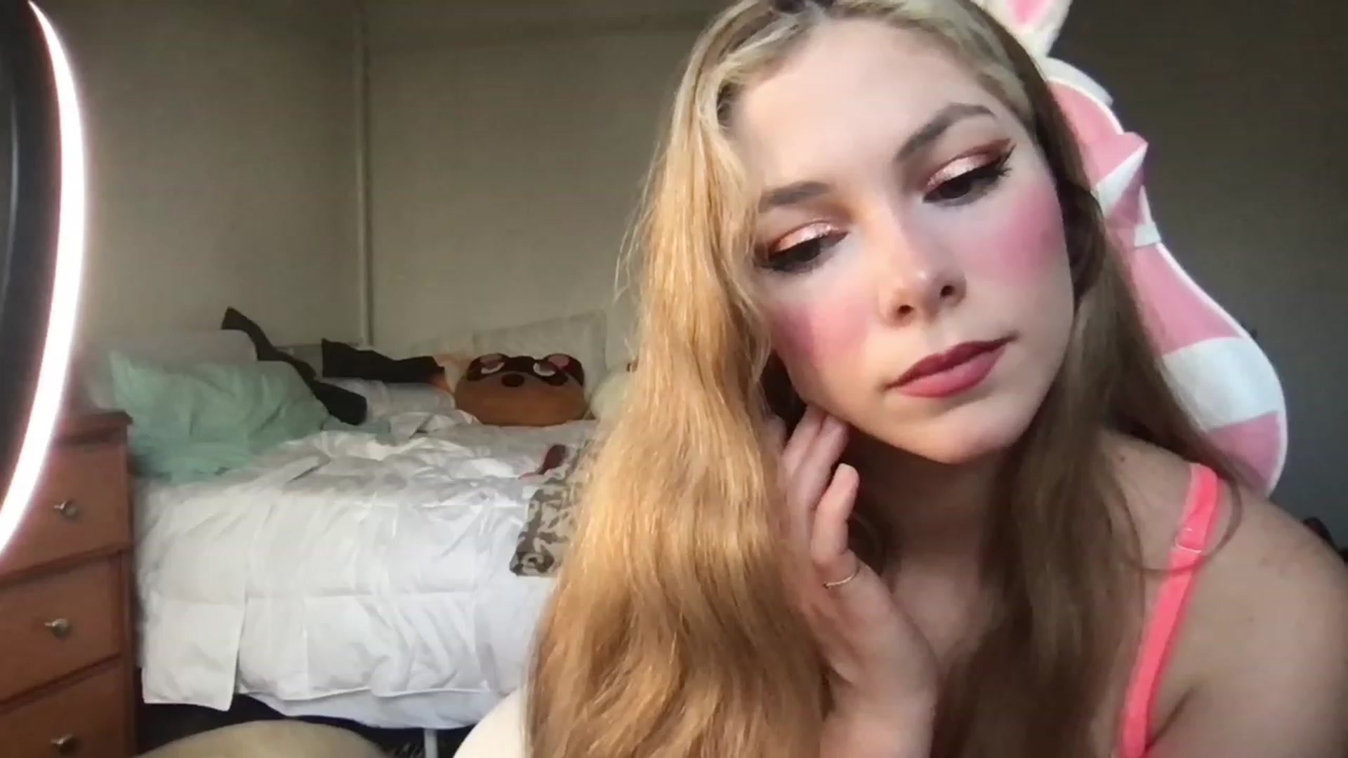 Gallery image thumbnail from lolypopbubble's myfreecams stream on, 01/18/2023, 22:09 image 10 of 20