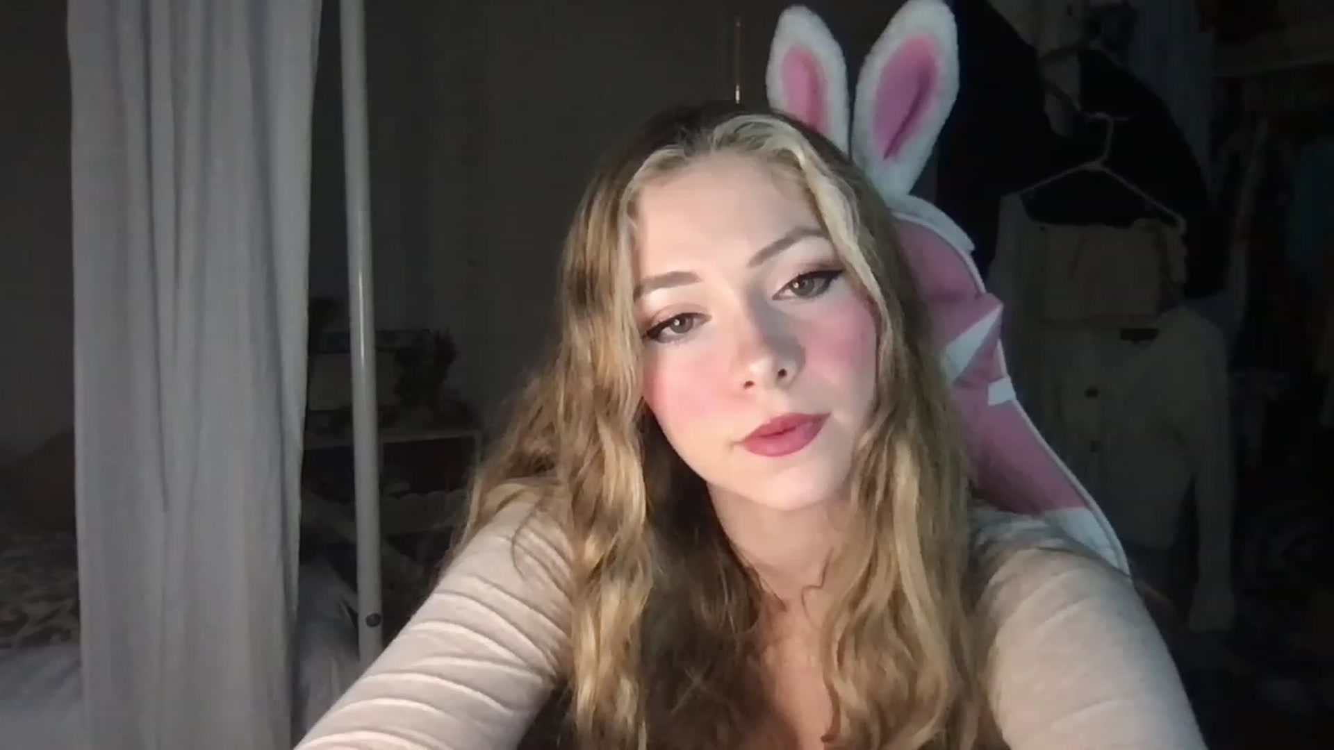 Gallery image thumbnail from lolypopbubble's myfreecams stream on, 01/19/2023, 22:38 image 1 of 20