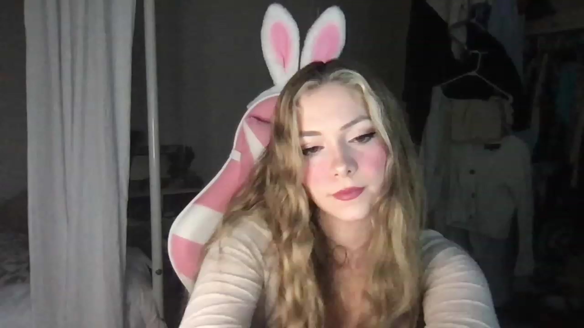 Gallery image thumbnail from lolypopbubble's myfreecams stream on, 01/19/2023, 22:38 image 9 of 20