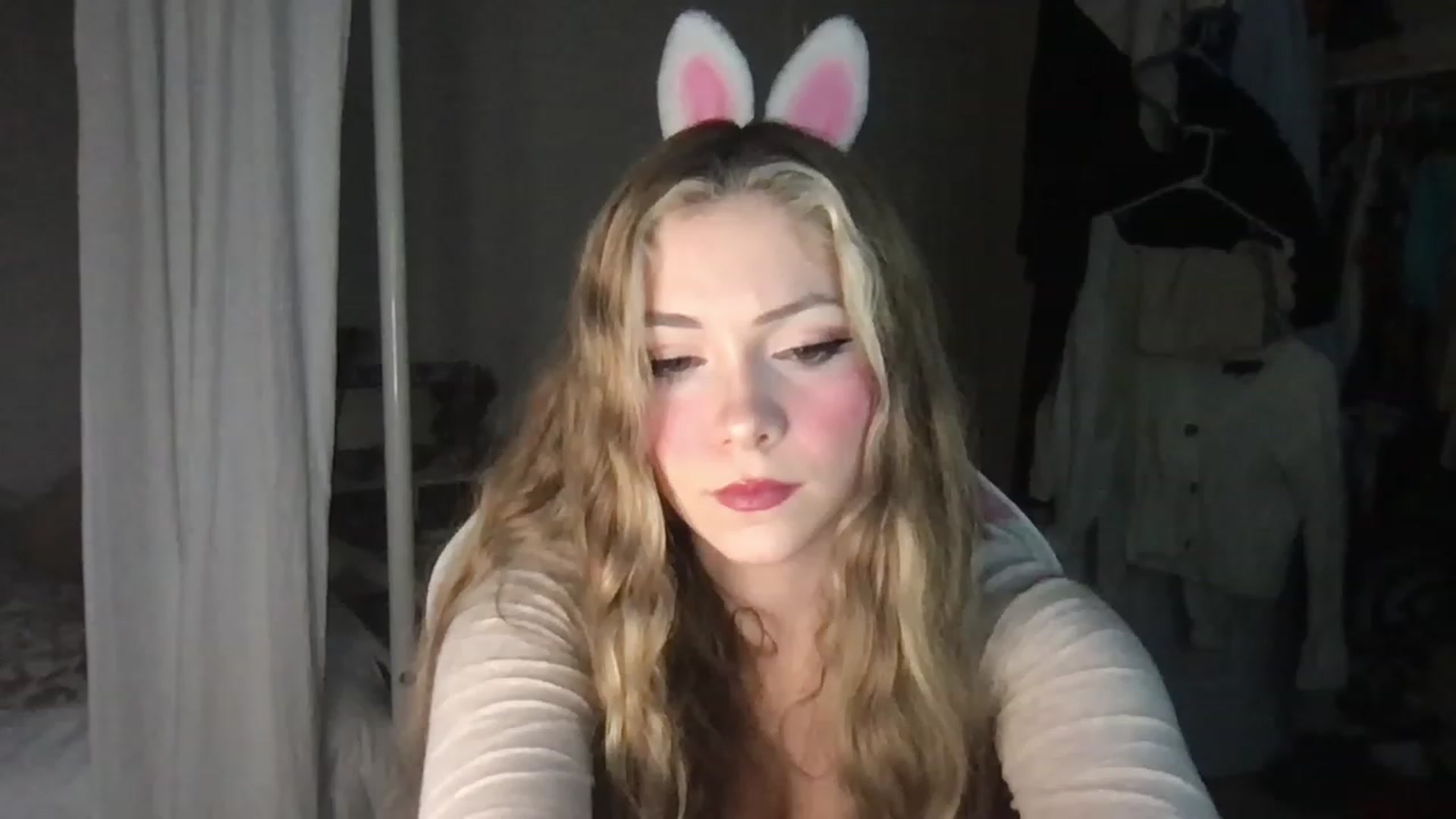 Gallery image thumbnail from lolypopbubble's myfreecams stream on, 01/19/2023, 22:38 image 4 of 20
