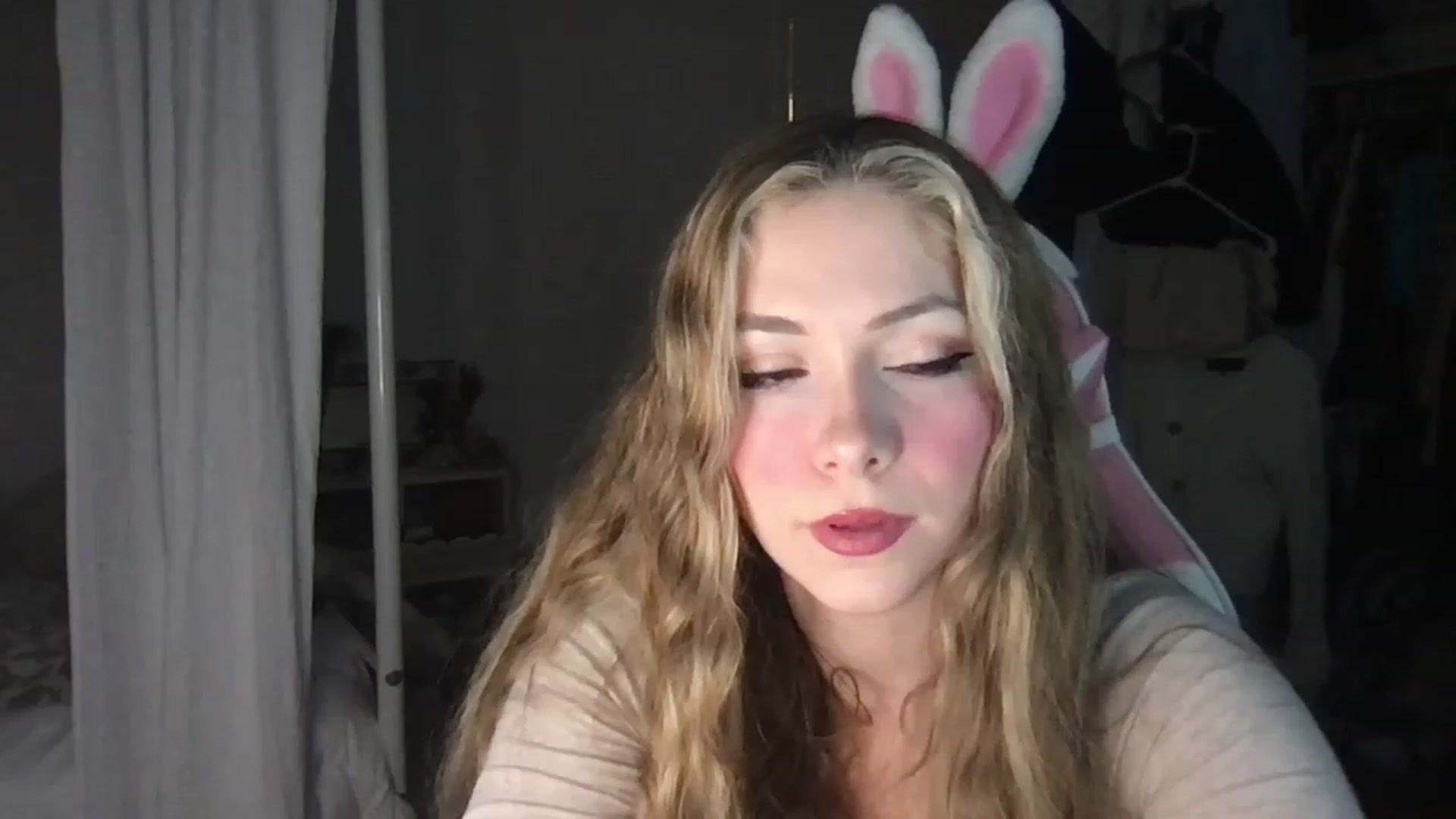 Gallery image thumbnail from lolypopbubble's myfreecams stream on, 01/19/2023, 22:38 image 7 of 20