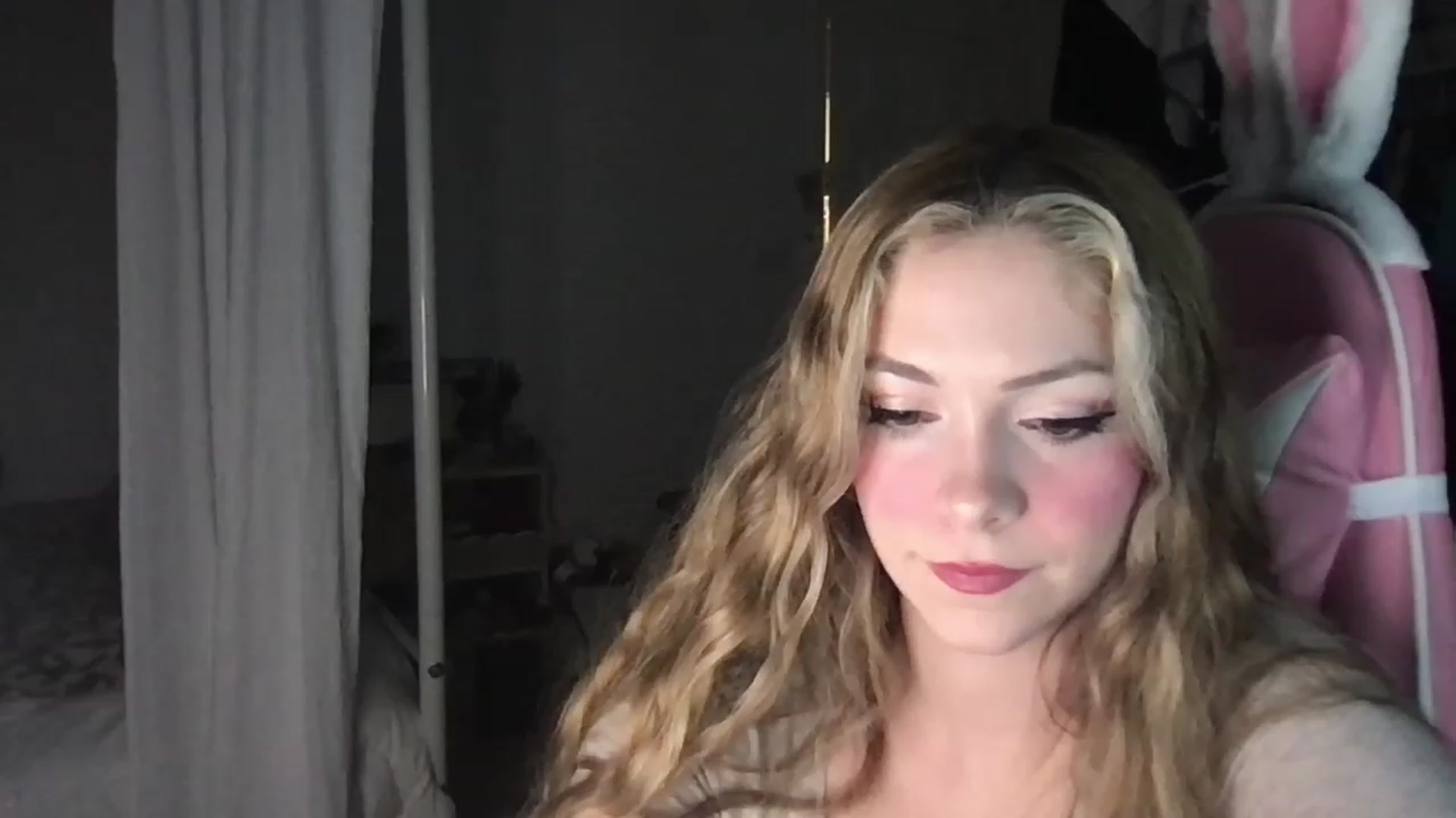 Gallery image thumbnail from lolypopbubble's myfreecams stream on, 01/19/2023, 22:38 image 20 of 20