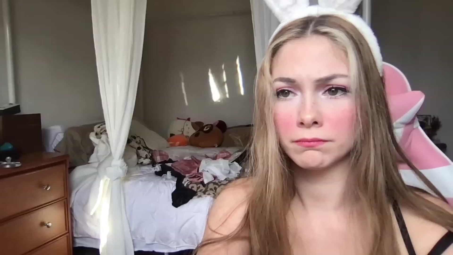 Gallery image thumbnail from lolypopbubble's myfreecams stream on, 01/26/2023, 21:50 image 9 of 20