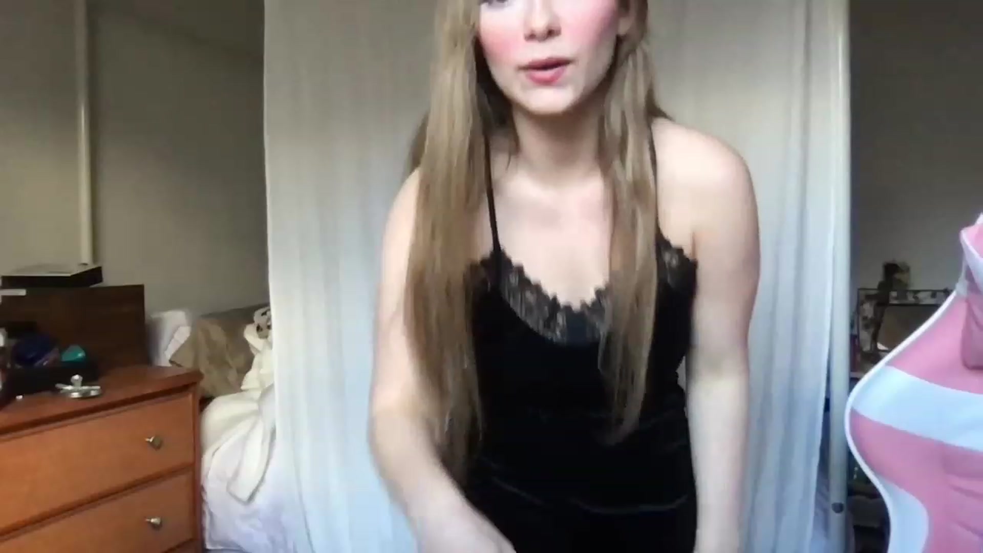Gallery image thumbnail from lolypopbubble's myfreecams stream on, 01/26/2023, 21:50 image 11 of 20