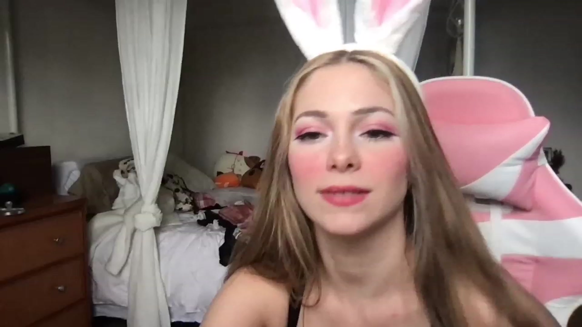 Gallery image thumbnail from lolypopbubble's myfreecams stream on, 01/26/2023, 21:50 image 8 of 20