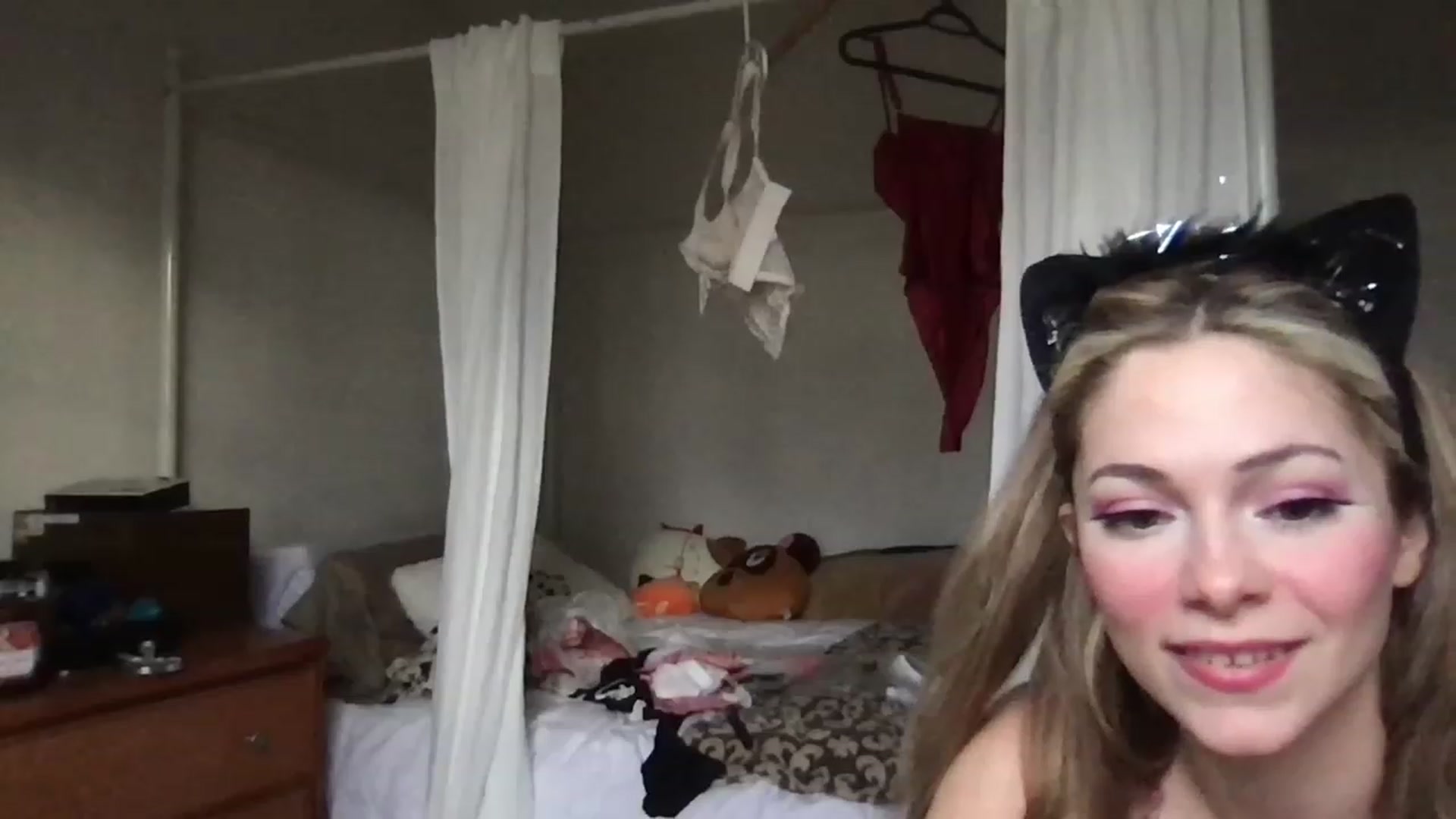 Gallery image thumbnail from lolypopbubble's myfreecams stream on, 01/26/2023, 21:50 image 16 of 20