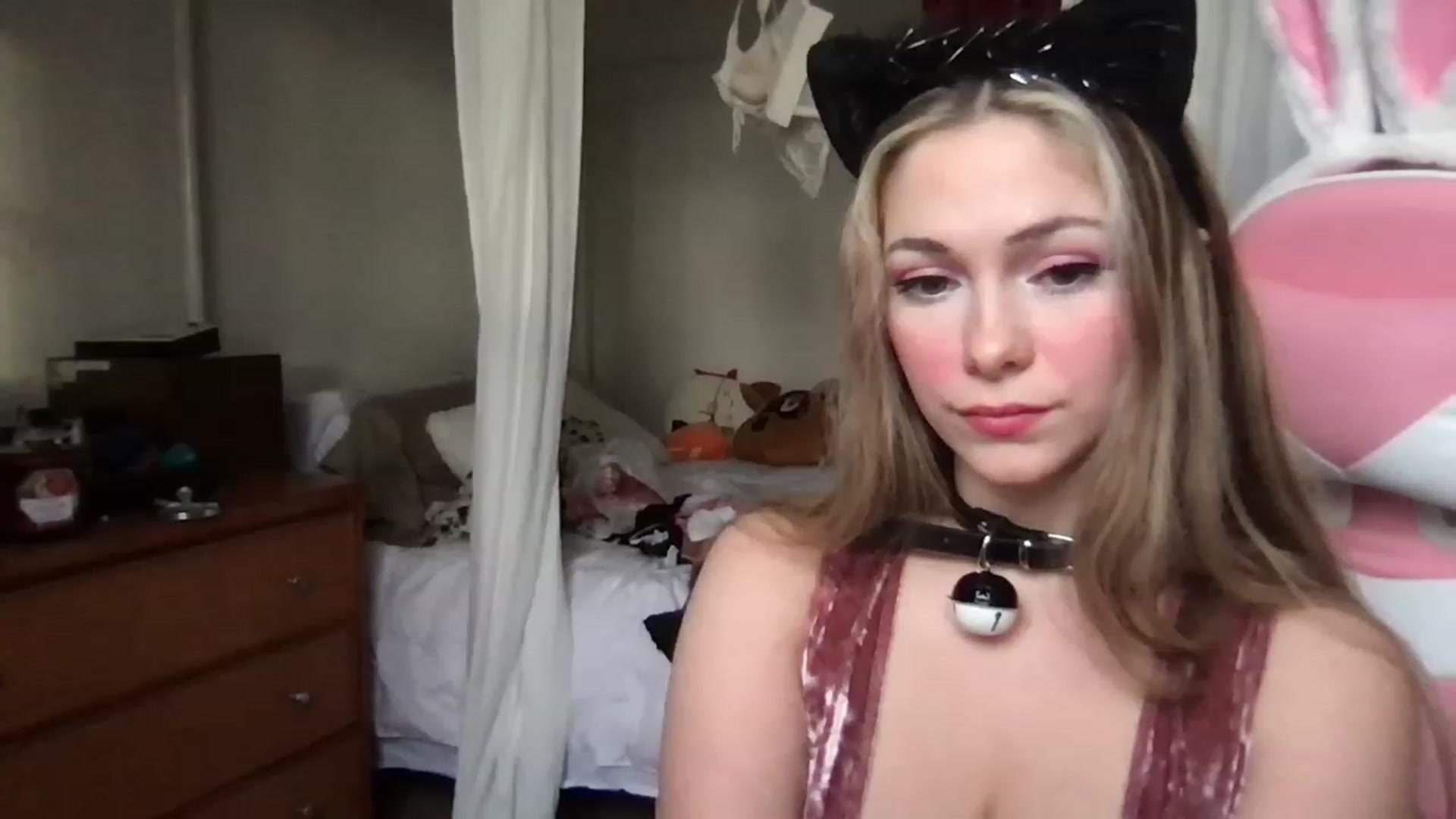 Gallery image thumbnail from lolypopbubble's myfreecams stream on, 01/26/2023, 21:50 image 18 of 20