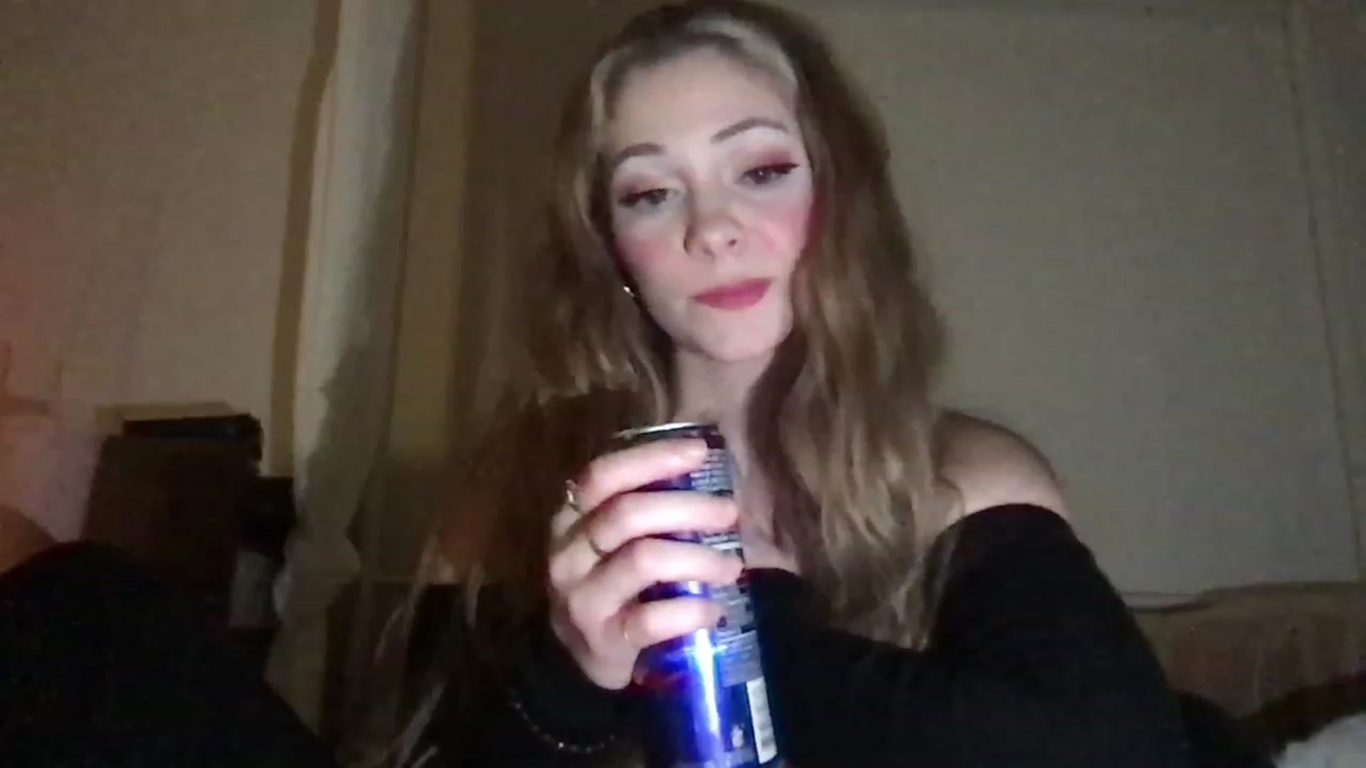 Gallery image thumbnail from lolypopbubble's myfreecams stream on, 01/28/2023, 03:59 image 6 of 20