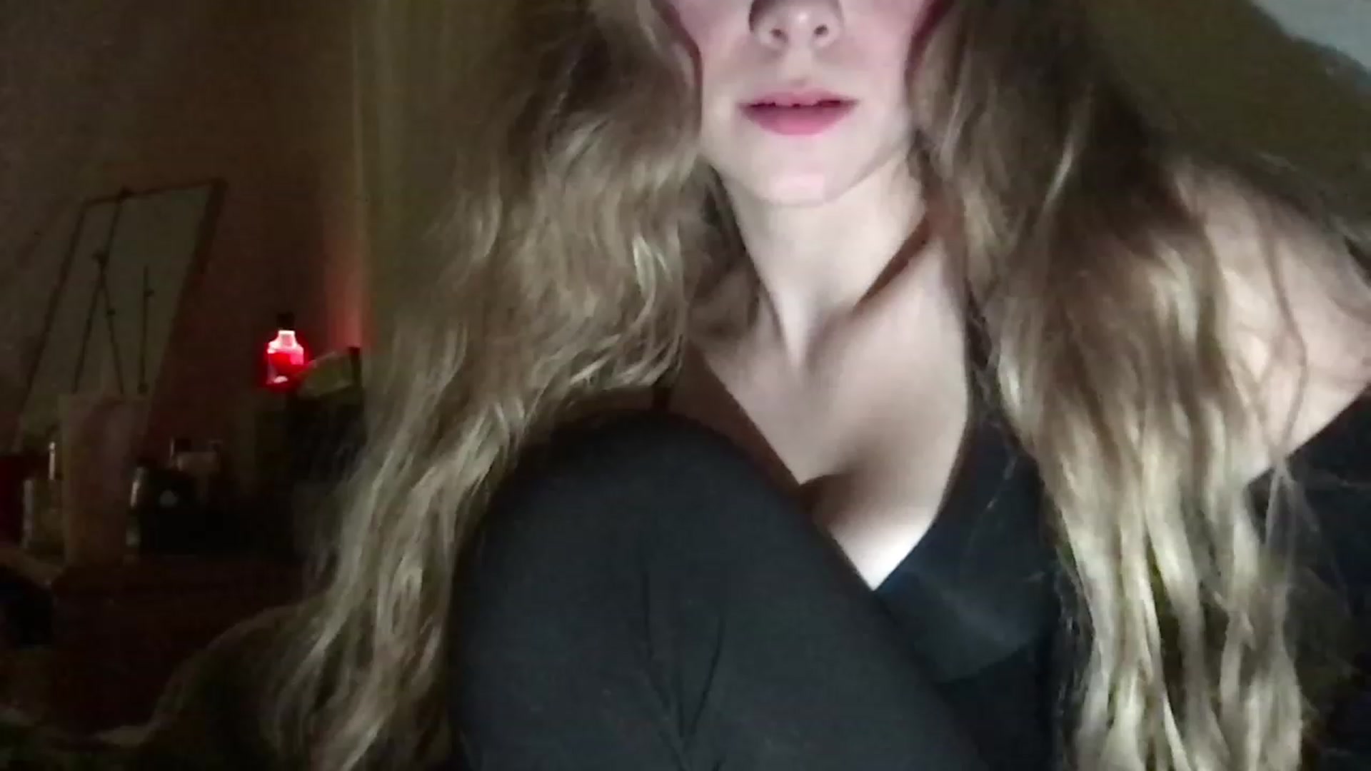 Gallery image thumbnail from lolypopbubble's myfreecams stream on, 01/28/2023, 04:16 image 14 of 20
