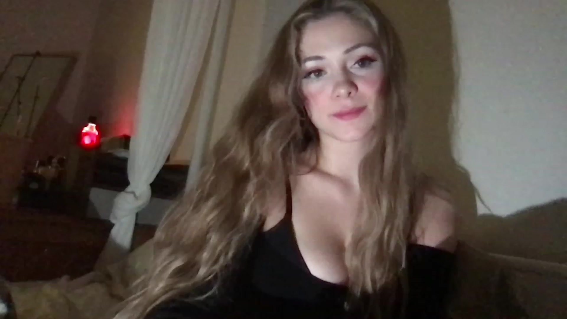 Gallery image thumbnail from lolypopbubble's myfreecams stream on, 01/28/2023, 05:00 image 4 of 20