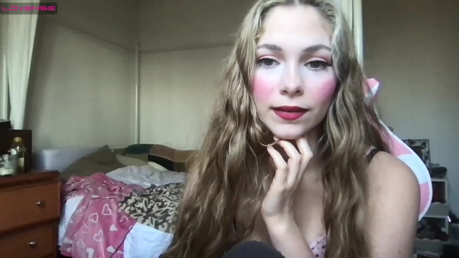 Gallery image thumbnail from lolypopbubble's myfreecams stream on, 01/30/2023, 21:54 image 2 of 20