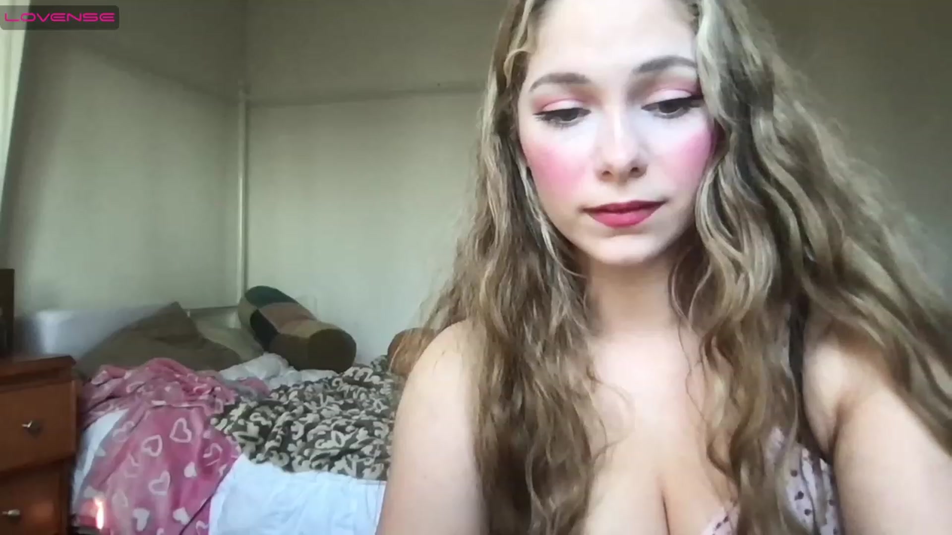 Gallery image thumbnail from lolypopbubble's myfreecams stream on, 01/30/2023, 21:54 image 8 of 20