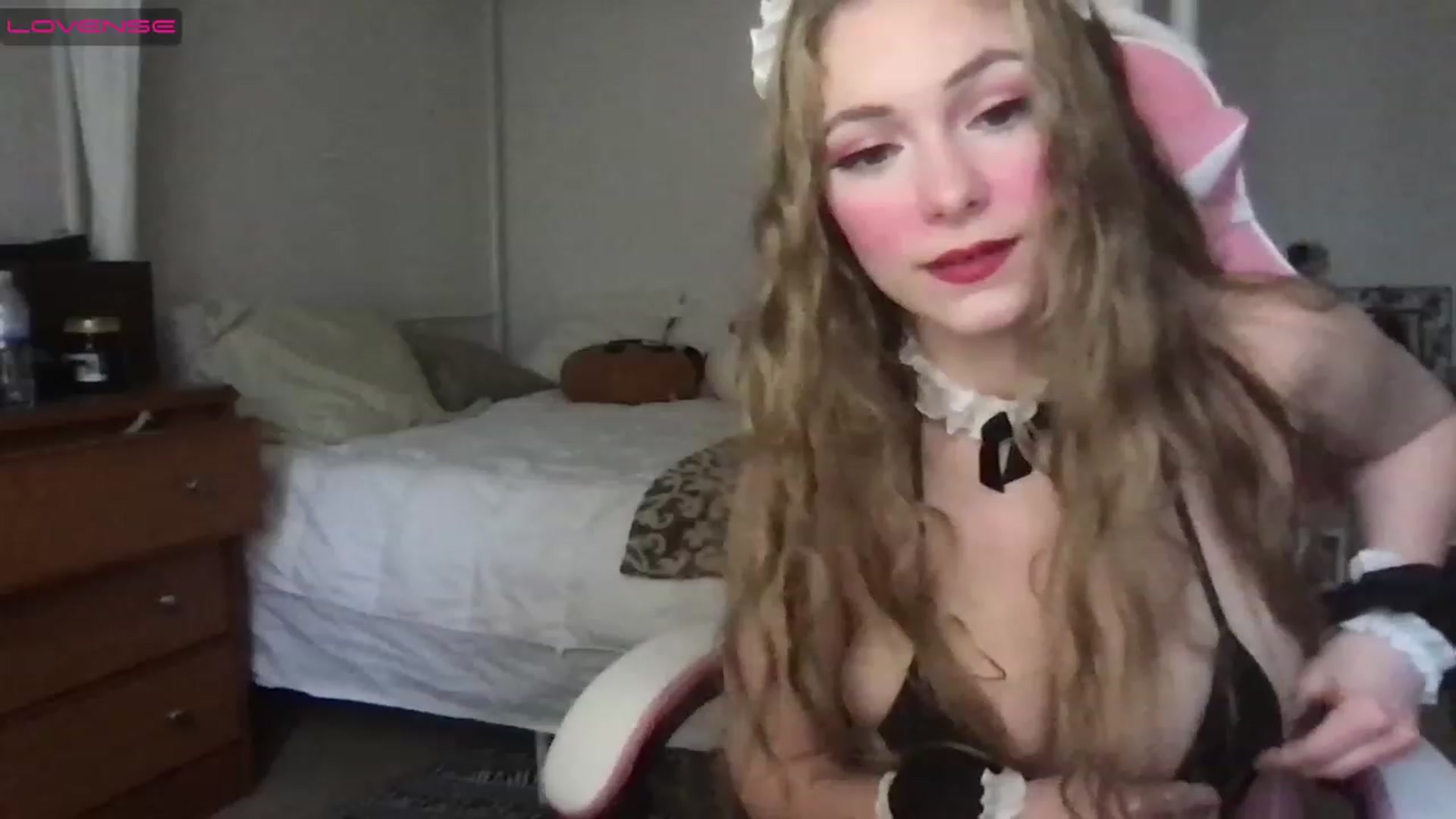 Gallery image thumbnail from lolypopbubble's myfreecams stream on, 01/31/2023, 17:43 image 15 of 20