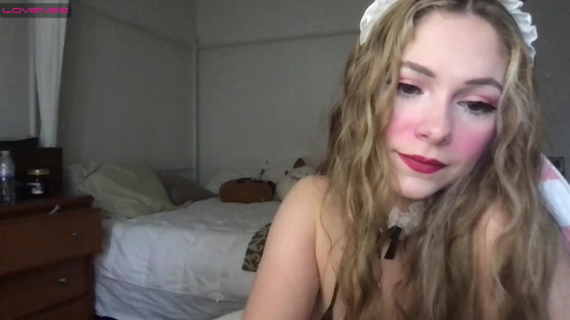 Gallery image thumbnail from lolypopbubble's myfreecams stream on, 01/31/2023, 17:43 image 17 of 20