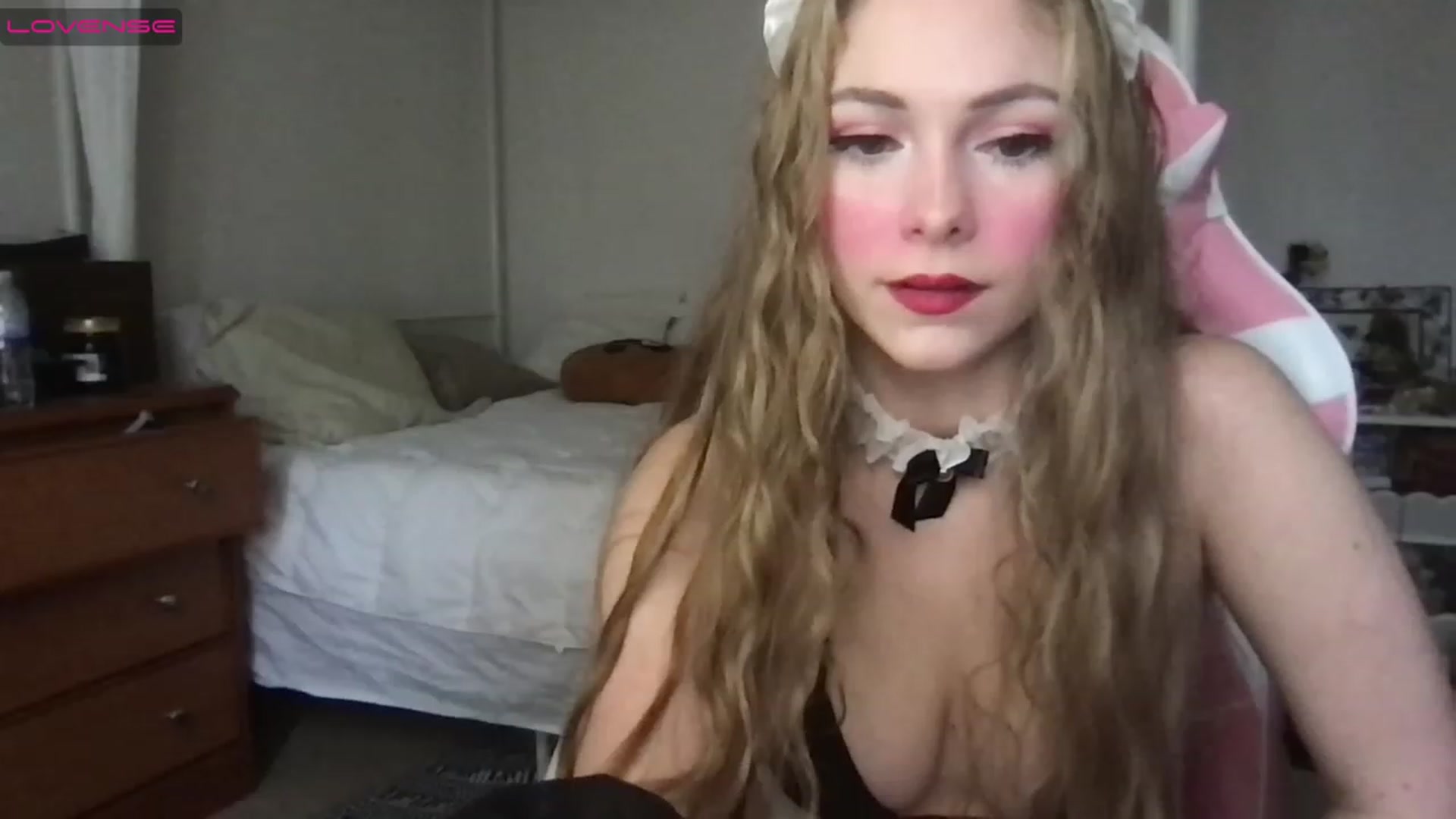Gallery image thumbnail from lolypopbubble's myfreecams stream on, 01/31/2023, 17:43 image 13 of 20