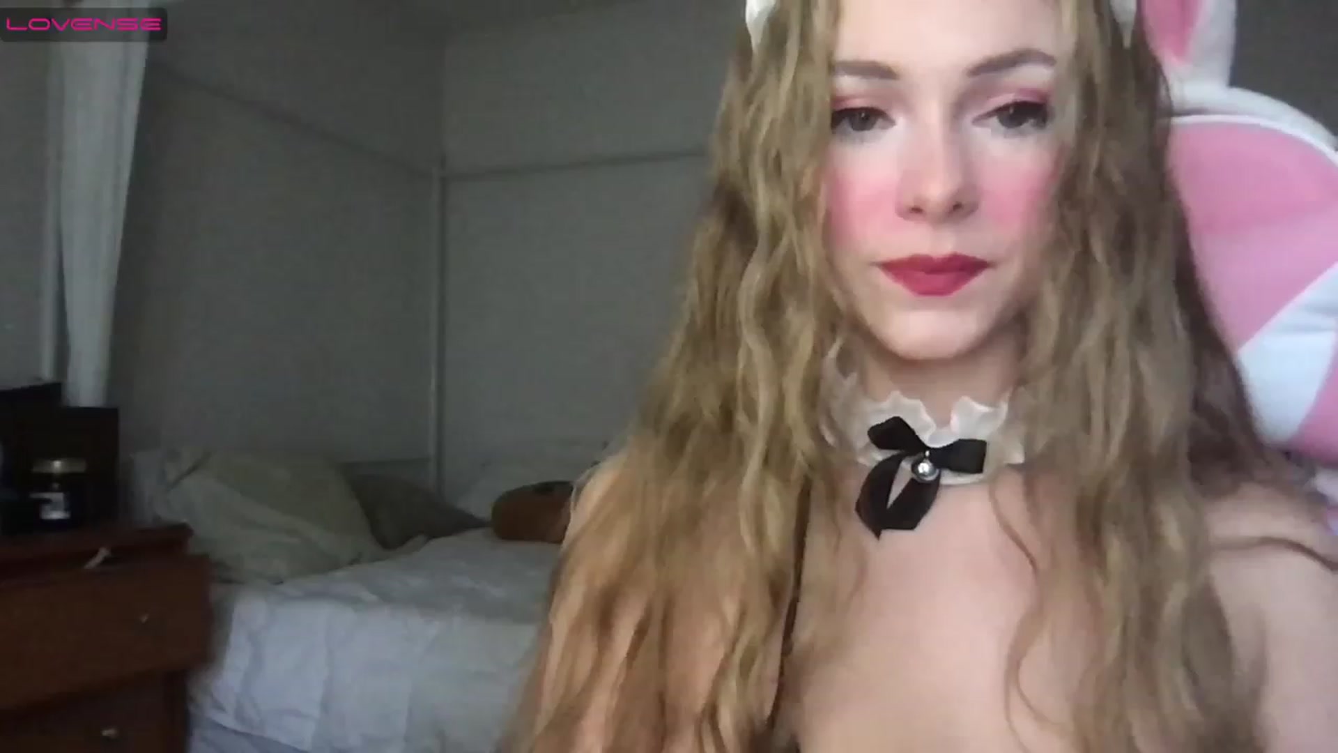 Gallery image thumbnail from lolypopbubble's myfreecams stream on, 01/31/2023, 18:12 image 15 of 20
