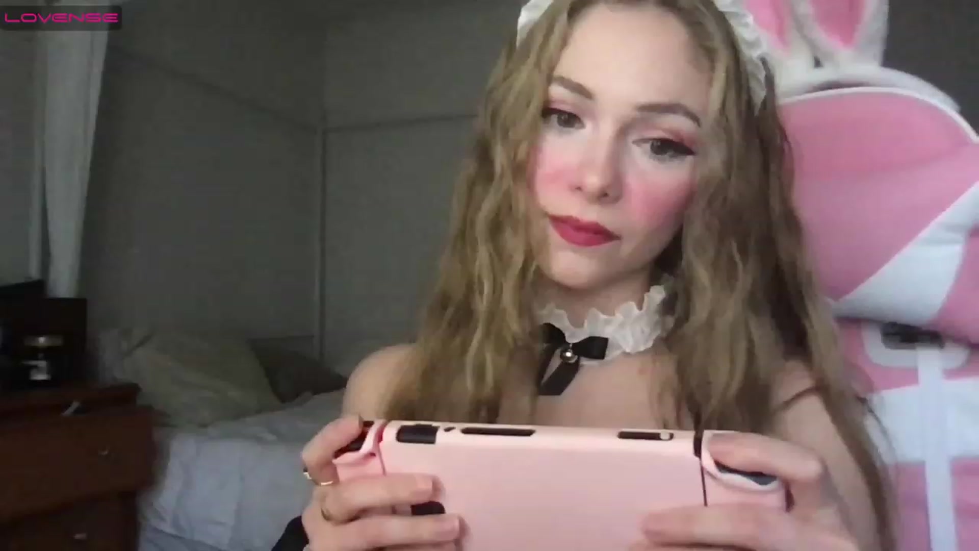 Gallery image thumbnail from lolypopbubble's myfreecams stream on, 01/31/2023, 18:12 image 14 of 20