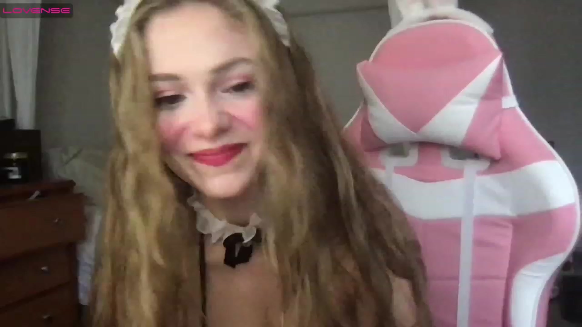 Gallery image thumbnail from lolypopbubble's myfreecams stream on, 01/31/2023, 18:12 image 11 of 20