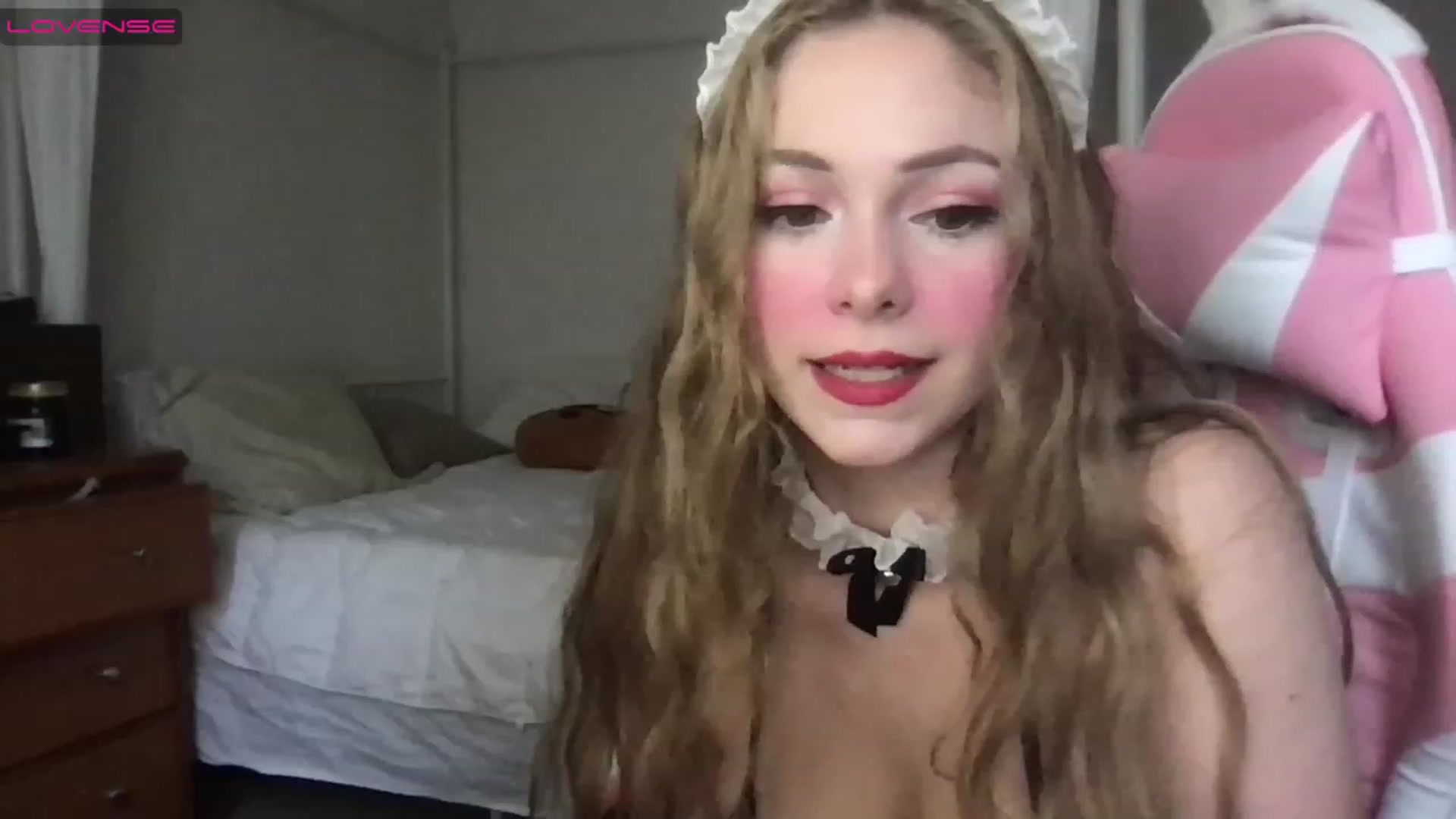 Gallery image thumbnail from lolypopbubble's myfreecams stream on, 01/31/2023, 18:12 image 3 of 20