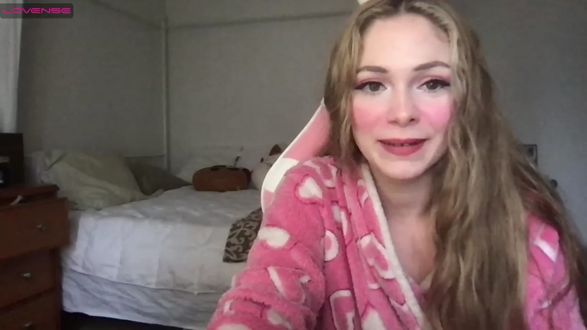 Gallery image thumbnail from lolypopbubble's myfreecams stream on, 01/31/2023, 19:09 image 8 of 20