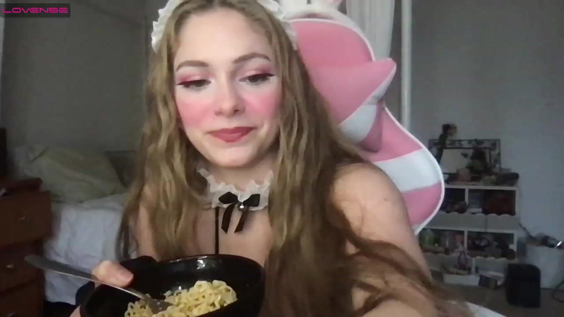 Gallery image thumbnail from lolypopbubble's myfreecams stream on, 01/31/2023, 19:09 image 20 of 20
