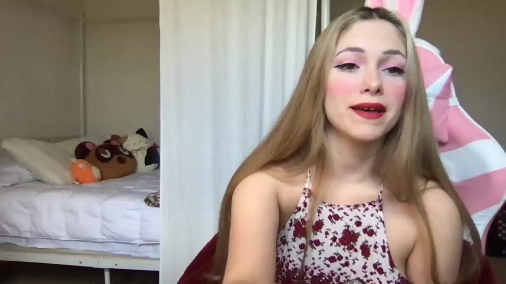 Gallery image thumbnail from lolypopbubble's myfreecams stream on, 02/10/2023, 18:47 image 16 of 20