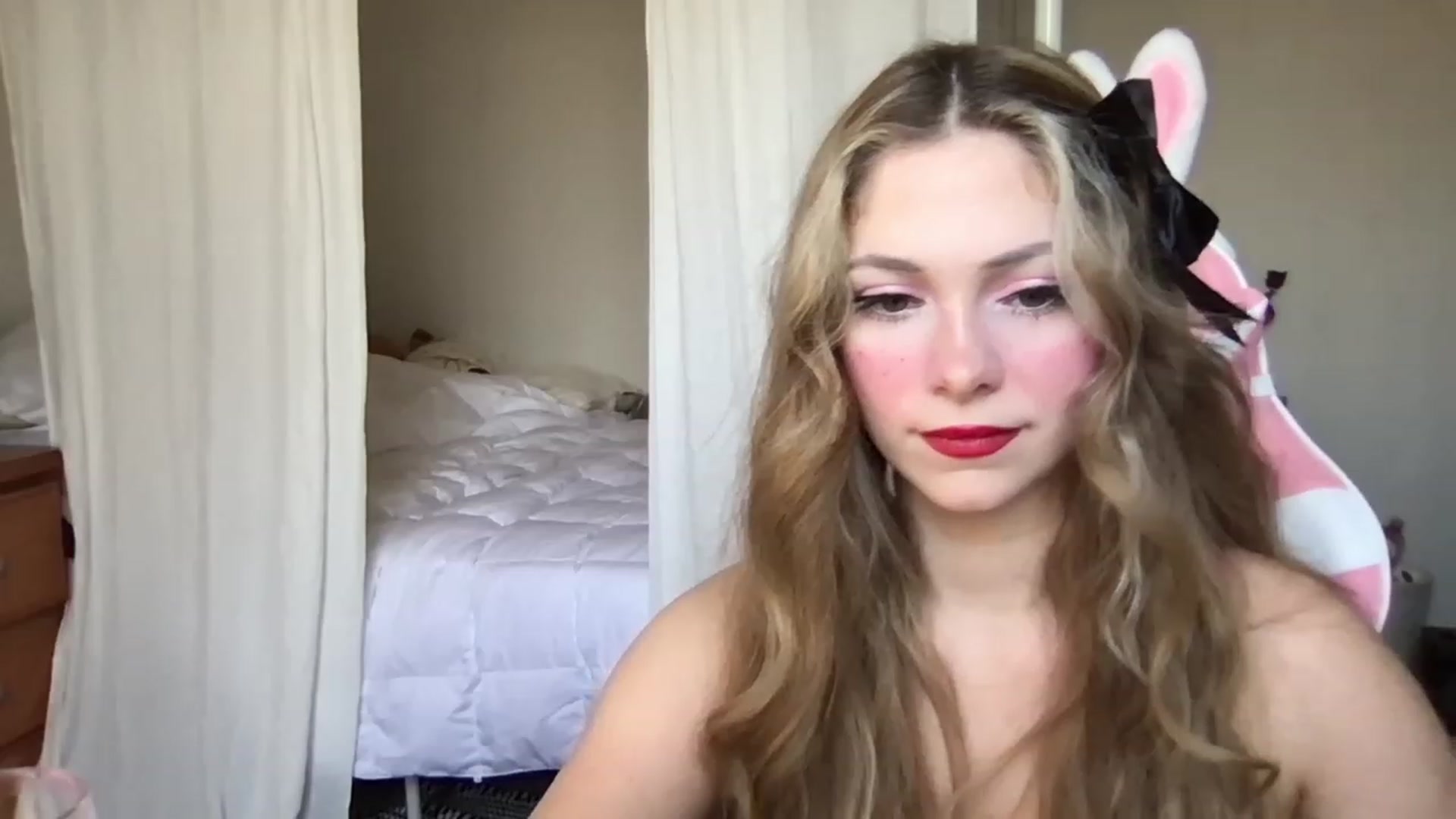 Gallery image thumbnail from lolypopbubble's myfreecams stream on, 02/14/2023, 18:49 image 11 of 20