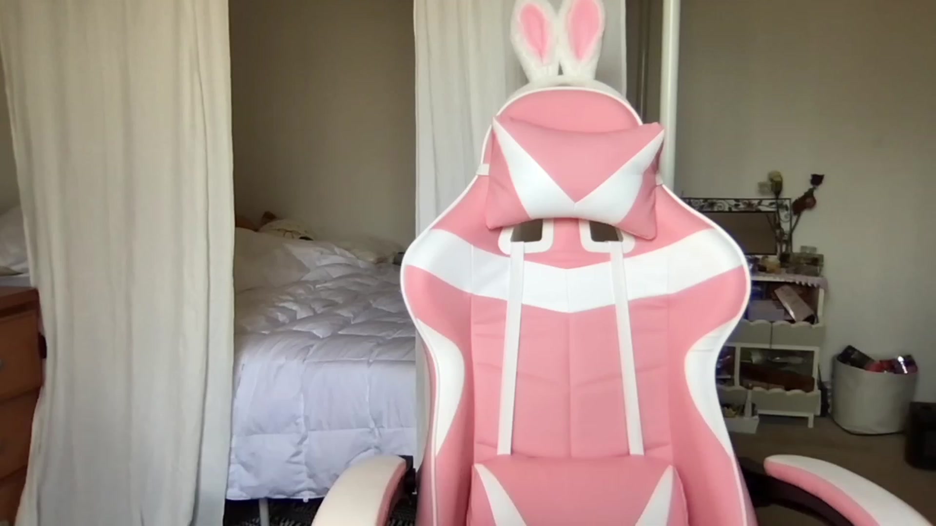 Gallery image thumbnail from lolypopbubble's myfreecams stream on, 02/14/2023, 18:49 image 13 of 20