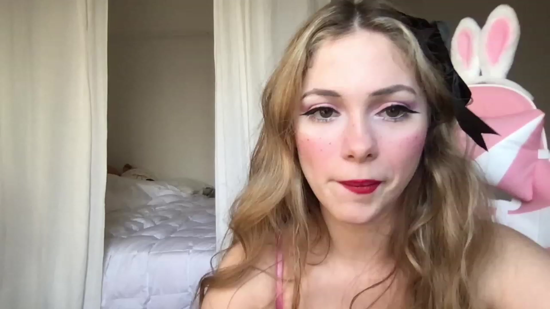 Gallery image thumbnail from lolypopbubble's myfreecams stream on, 02/14/2023, 21:07 image 12 of 20