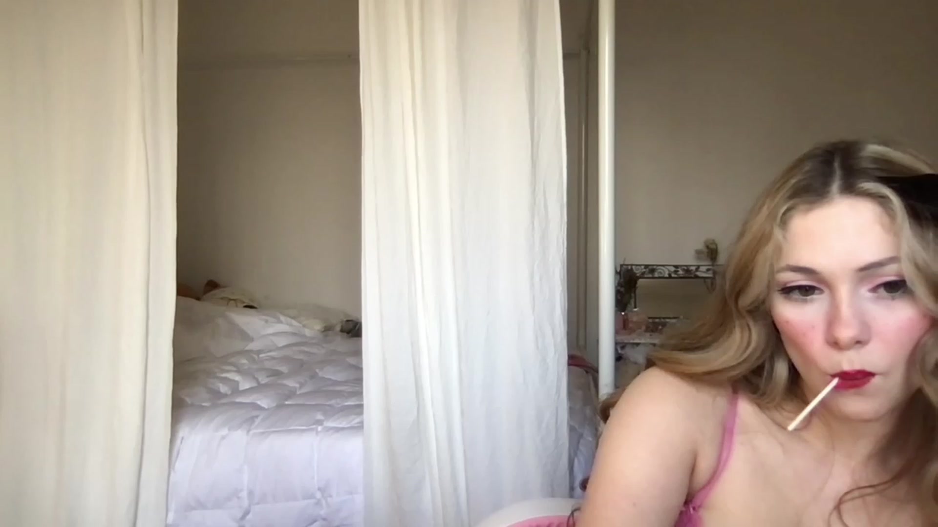 Gallery image thumbnail from lolypopbubble's myfreecams stream on, 02/14/2023, 21:07 image 4 of 20