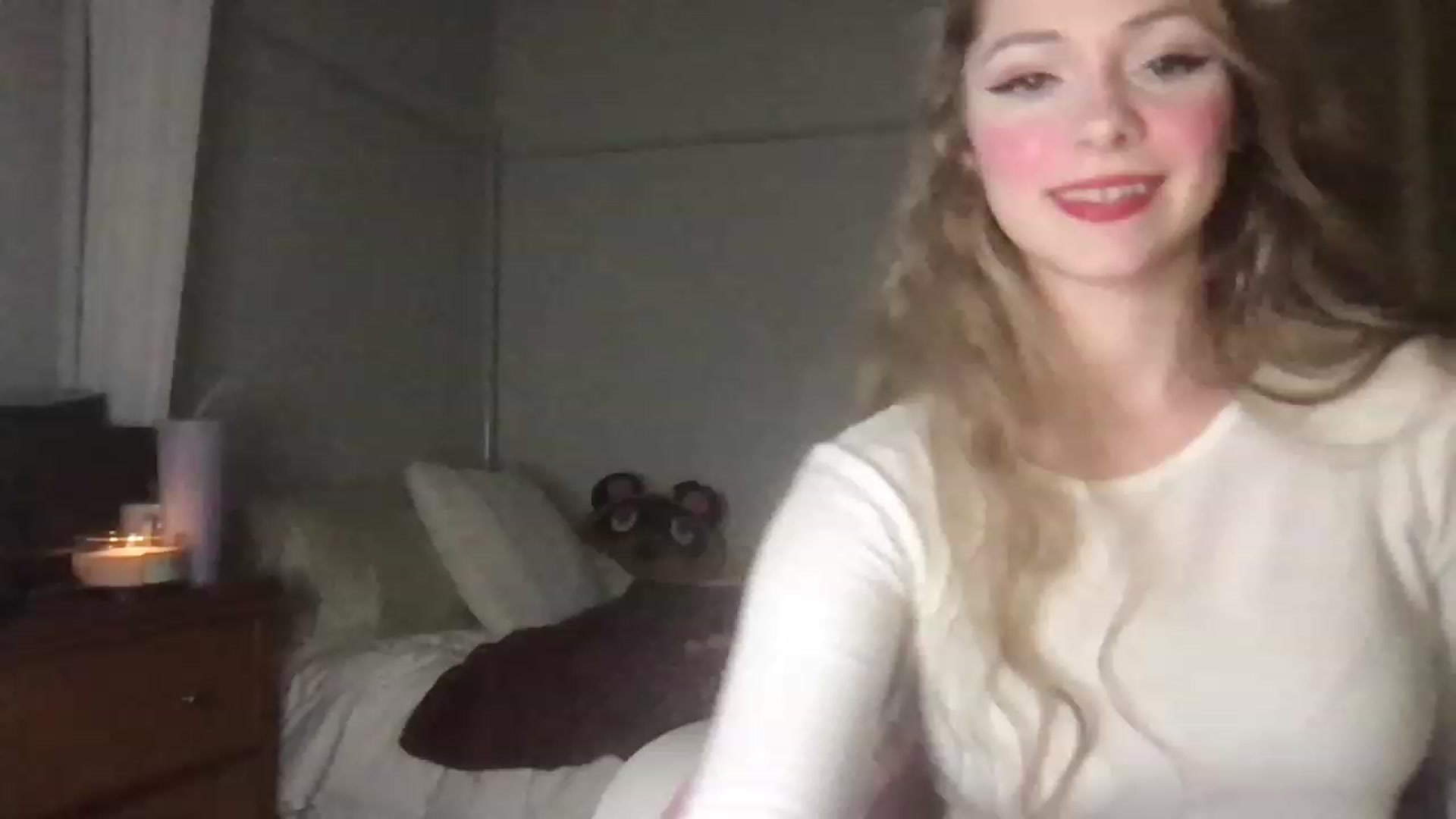 Gallery image thumbnail from lolypopbubble's myfreecams stream on, 02/26/2023, 24:56 image 17 of 20