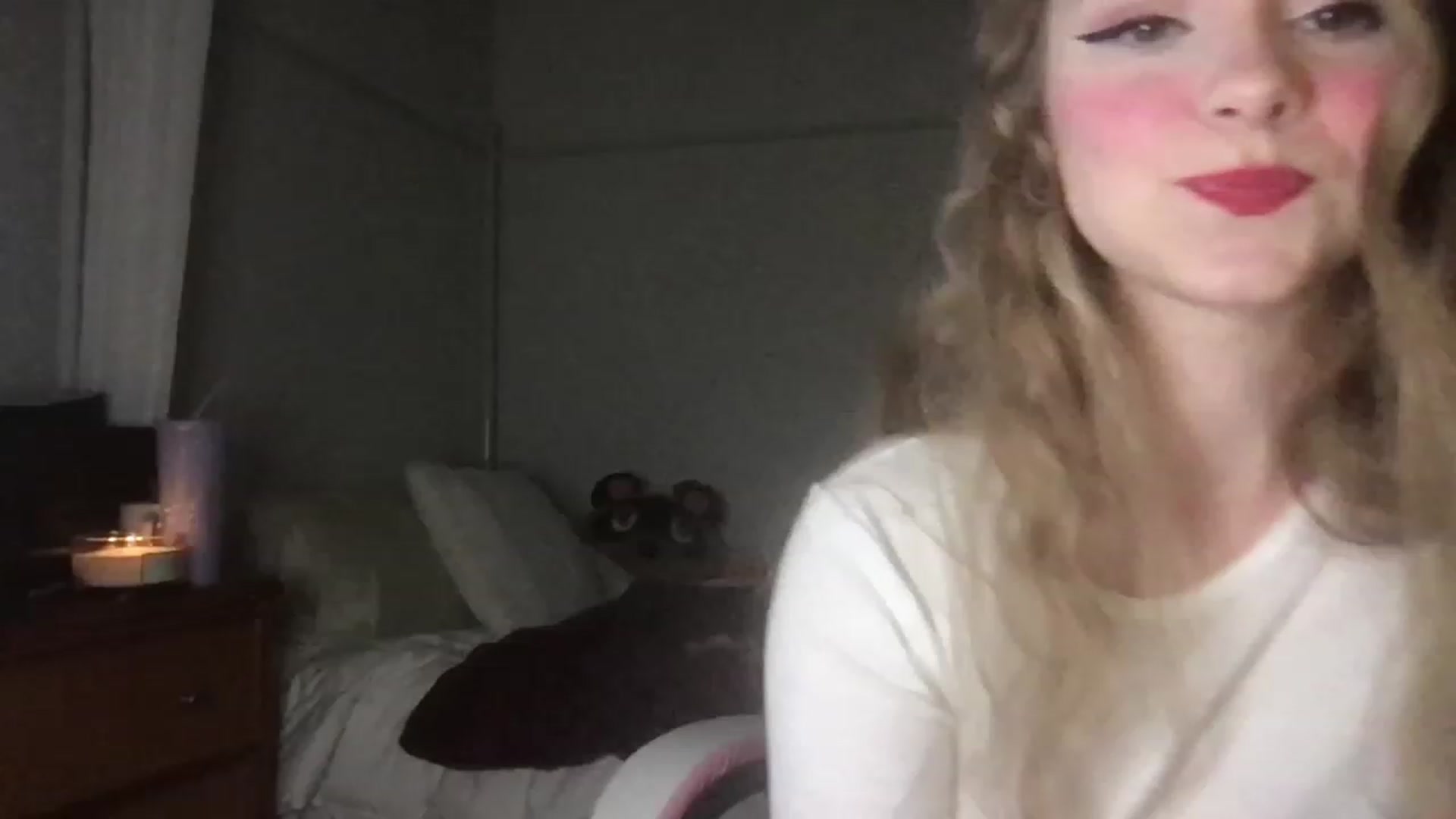 Gallery image thumbnail from lolypopbubble's myfreecams stream on, 02/26/2023, 24:56 image 16 of 20