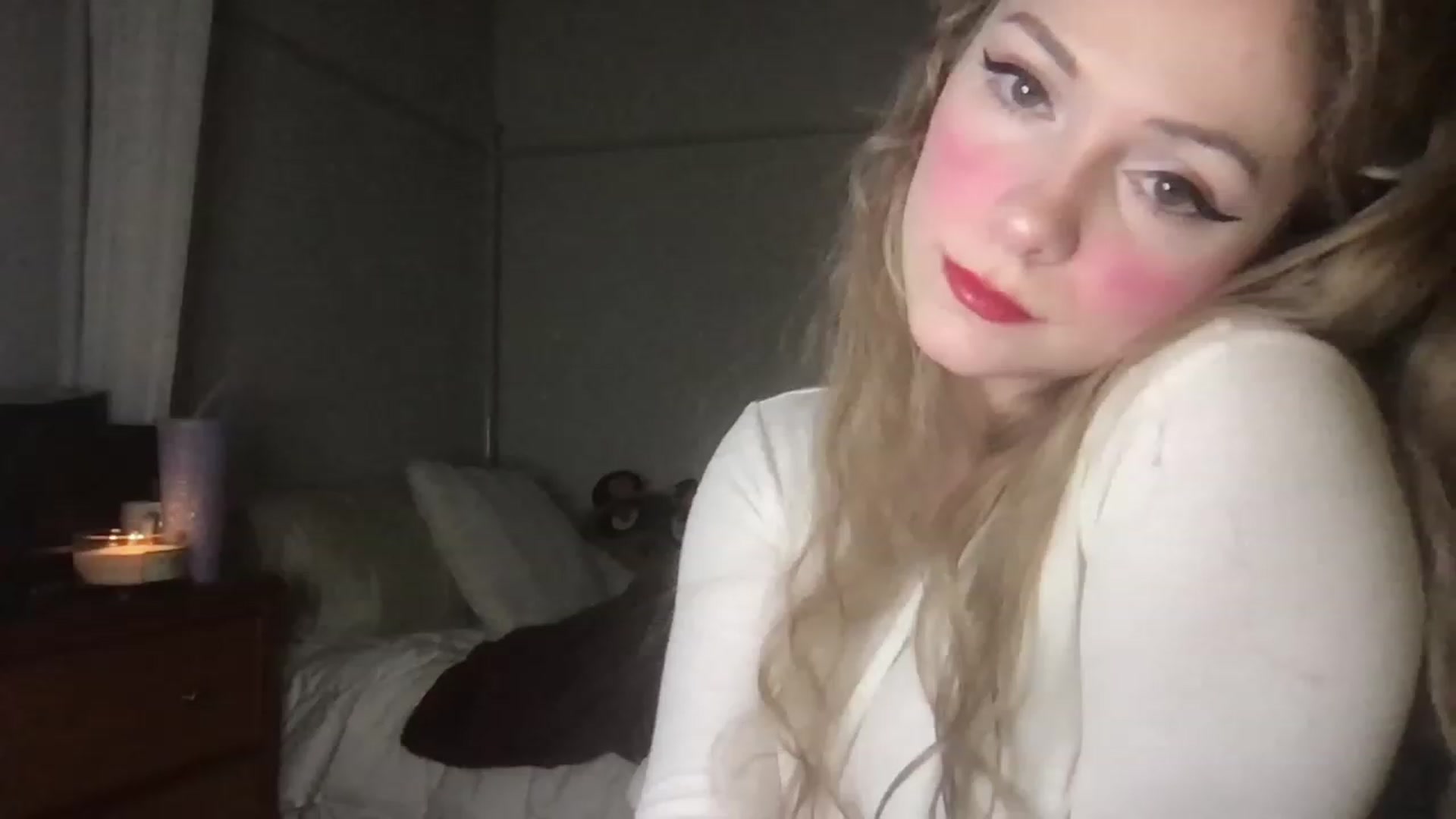 Gallery image thumbnail from lolypopbubble's myfreecams stream on, 02/26/2023, 24:56 image 10 of 20
