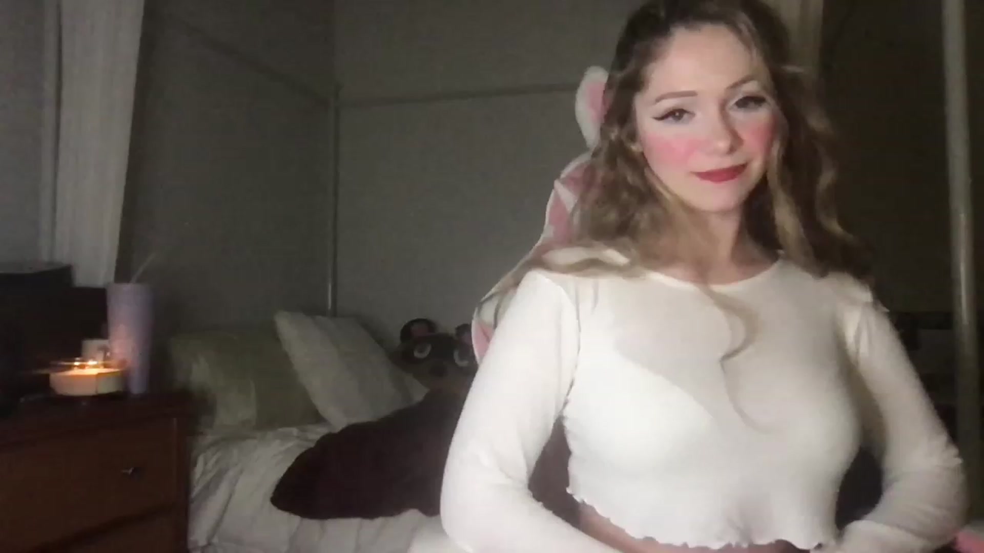 Gallery image thumbnail from lolypopbubble's myfreecams stream on, 02/26/2023, 24:56 image 13 of 20