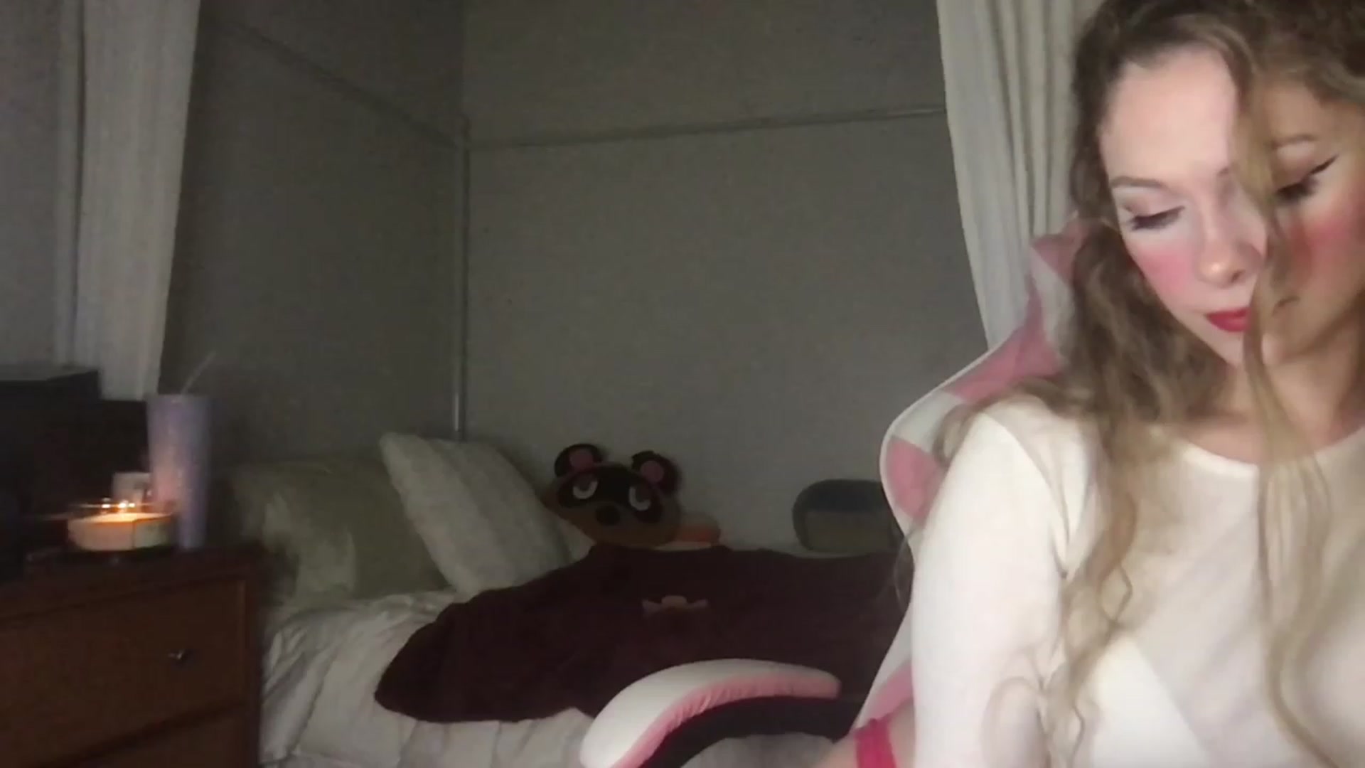 Gallery image thumbnail from lolypopbubble's myfreecams stream on, 02/26/2023, 24:56 image 20 of 20